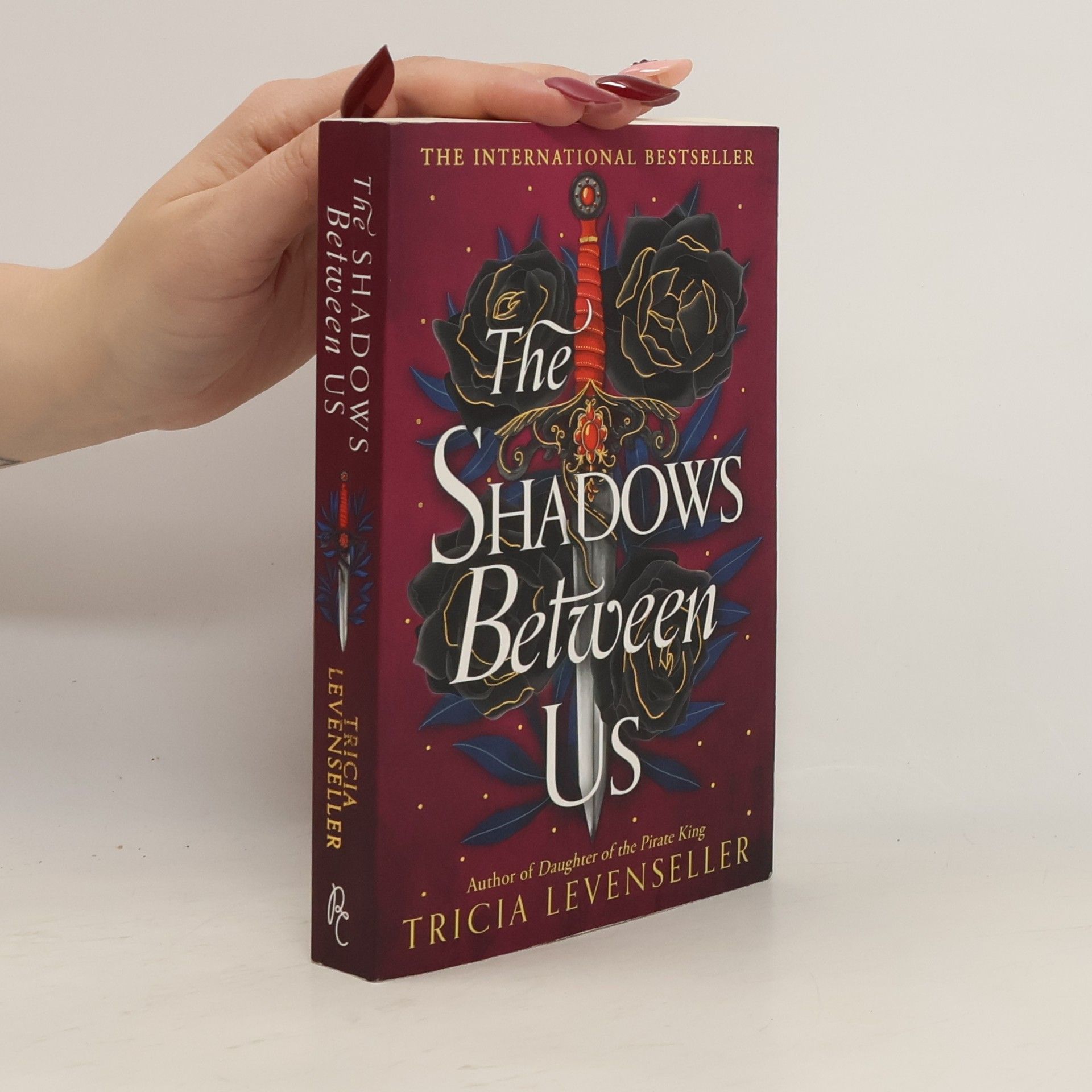 Tricia Levenseller The Shadows Between Us