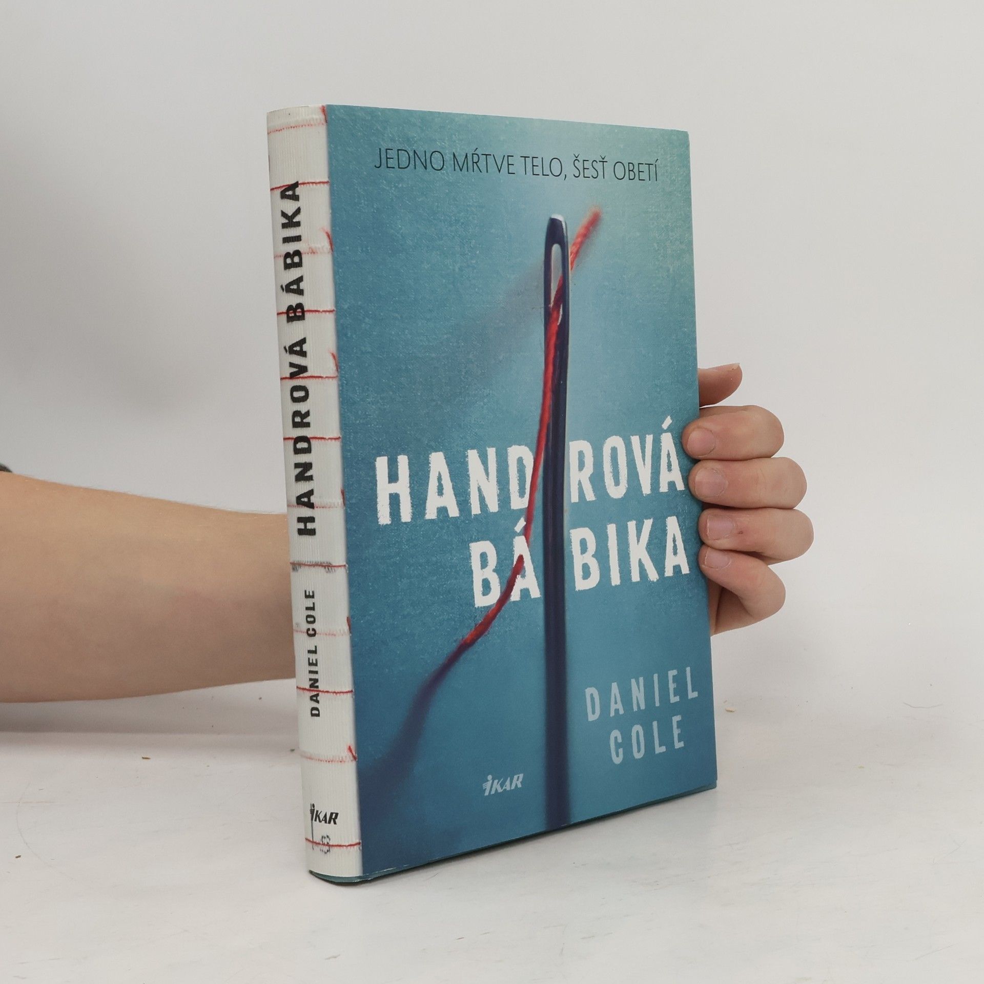 Daniel Cole Handrová bábika