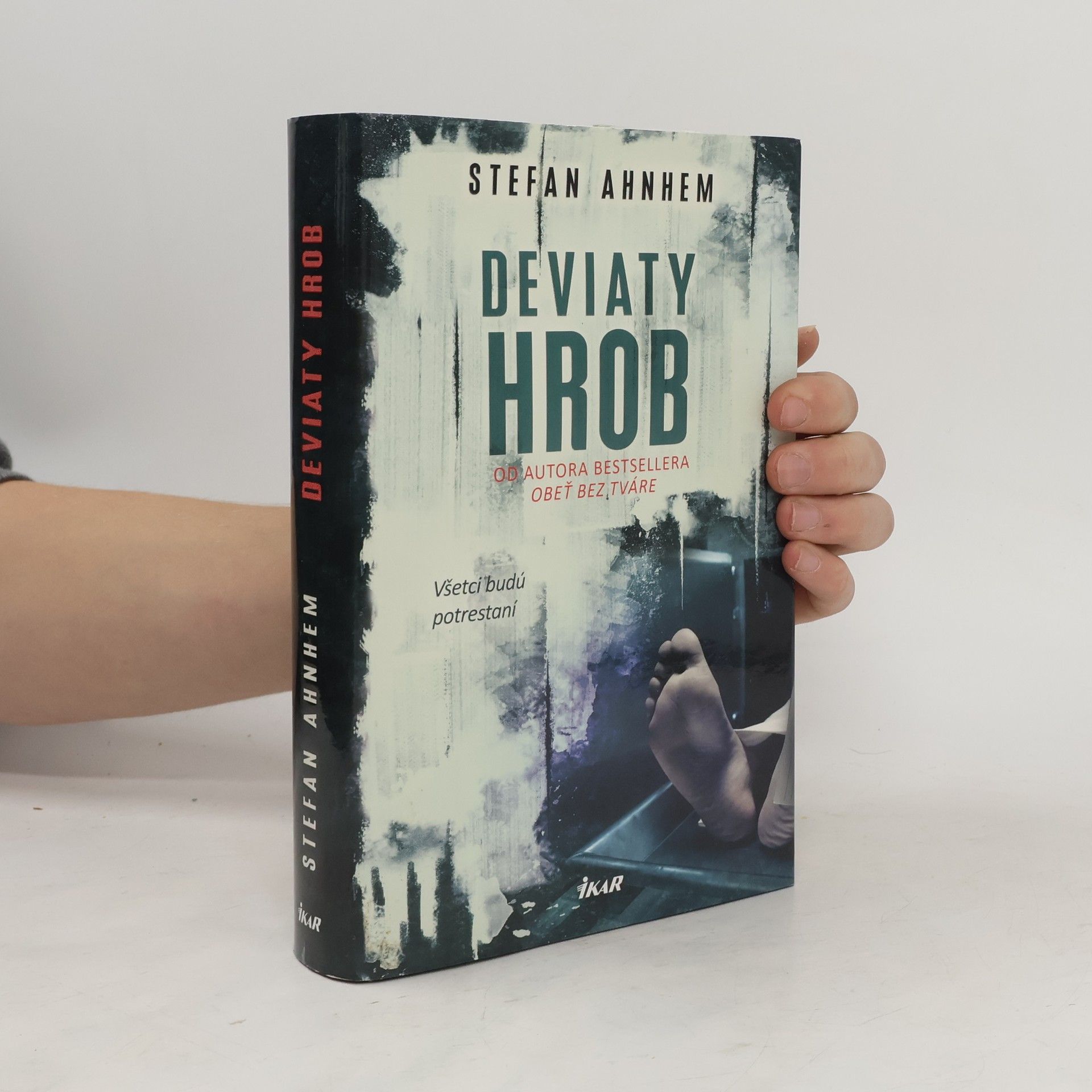 Stefan Ahnhem Deviaty hrob