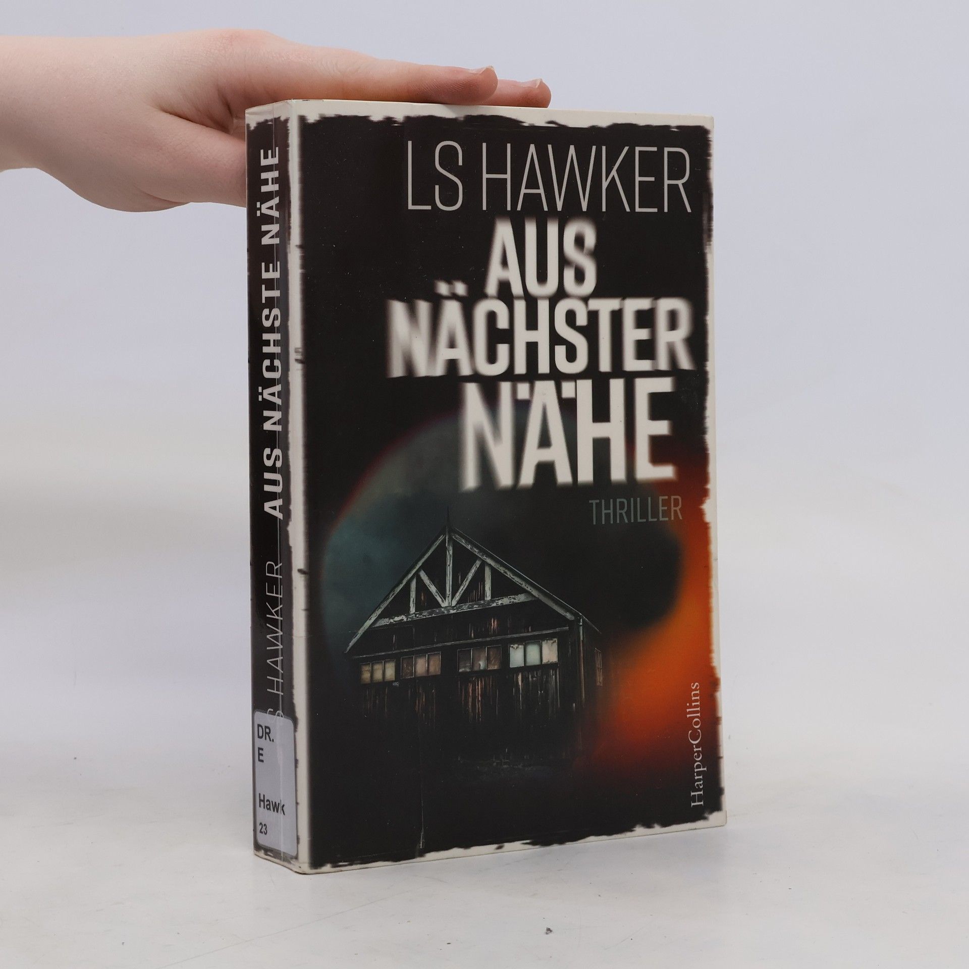 L. S. Hawker Aus nächster Nähe