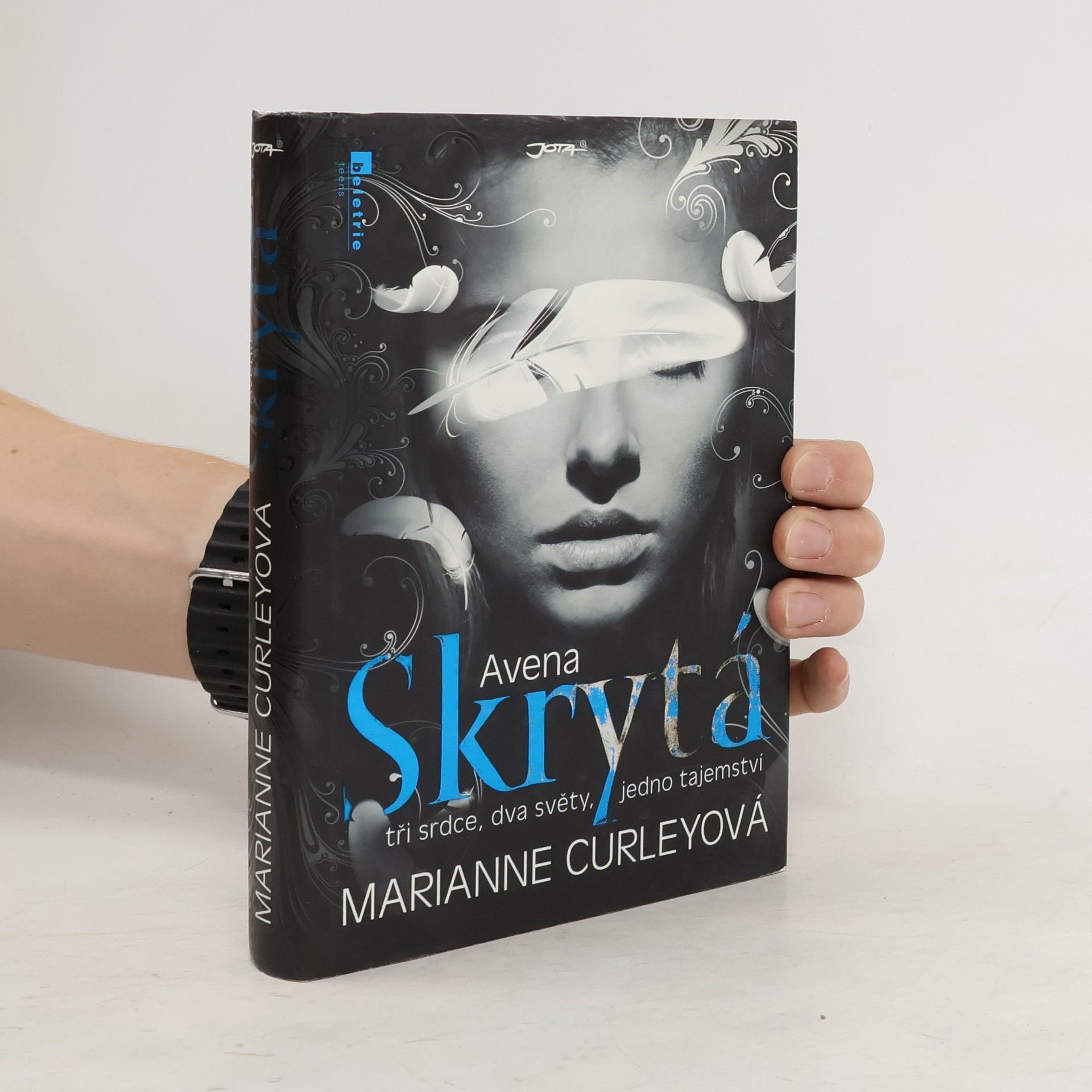 Marianne Curley Avena. Skrytá
