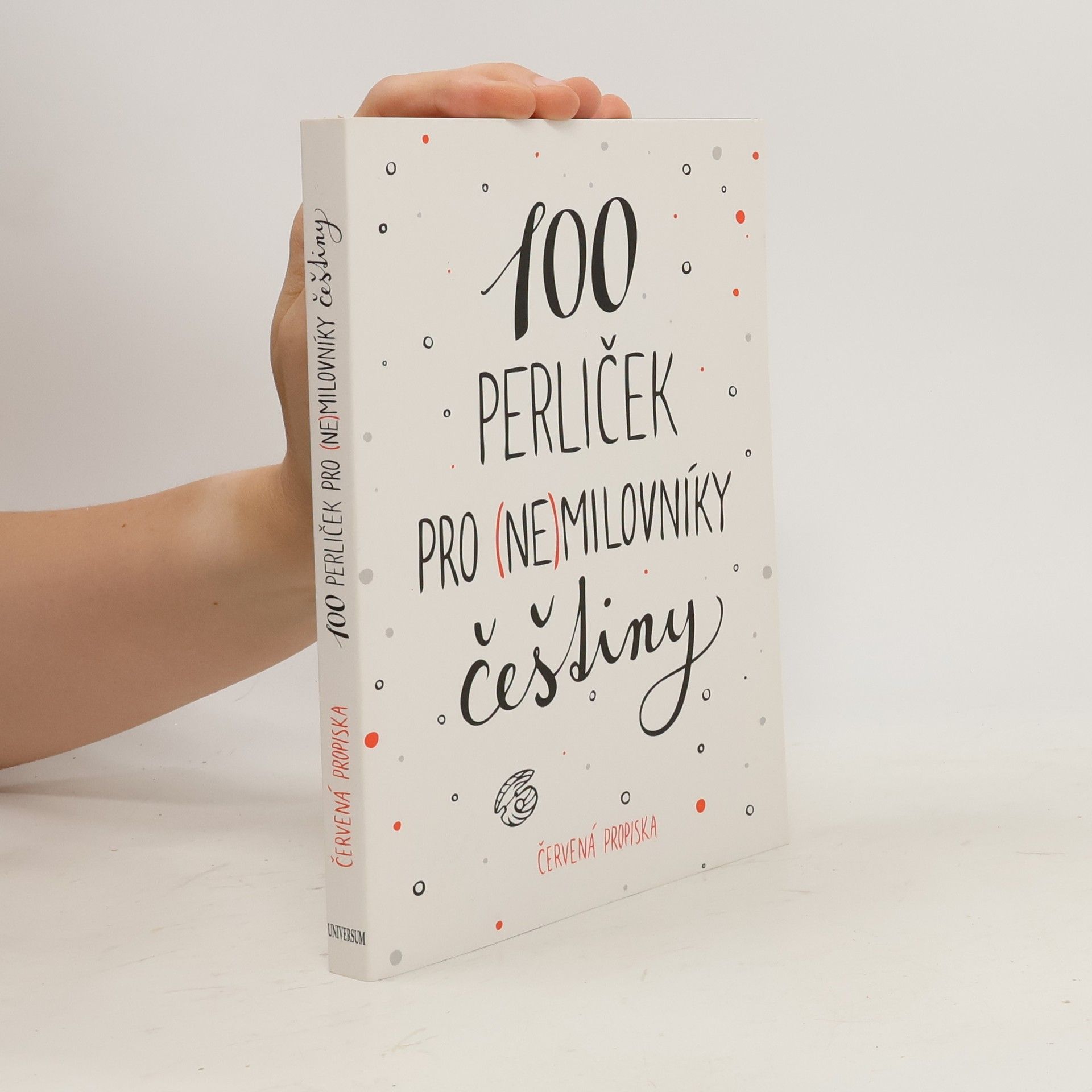 Karla Tchawou Tchuisseu 100 perliček pro (ne)milovníky češtiny