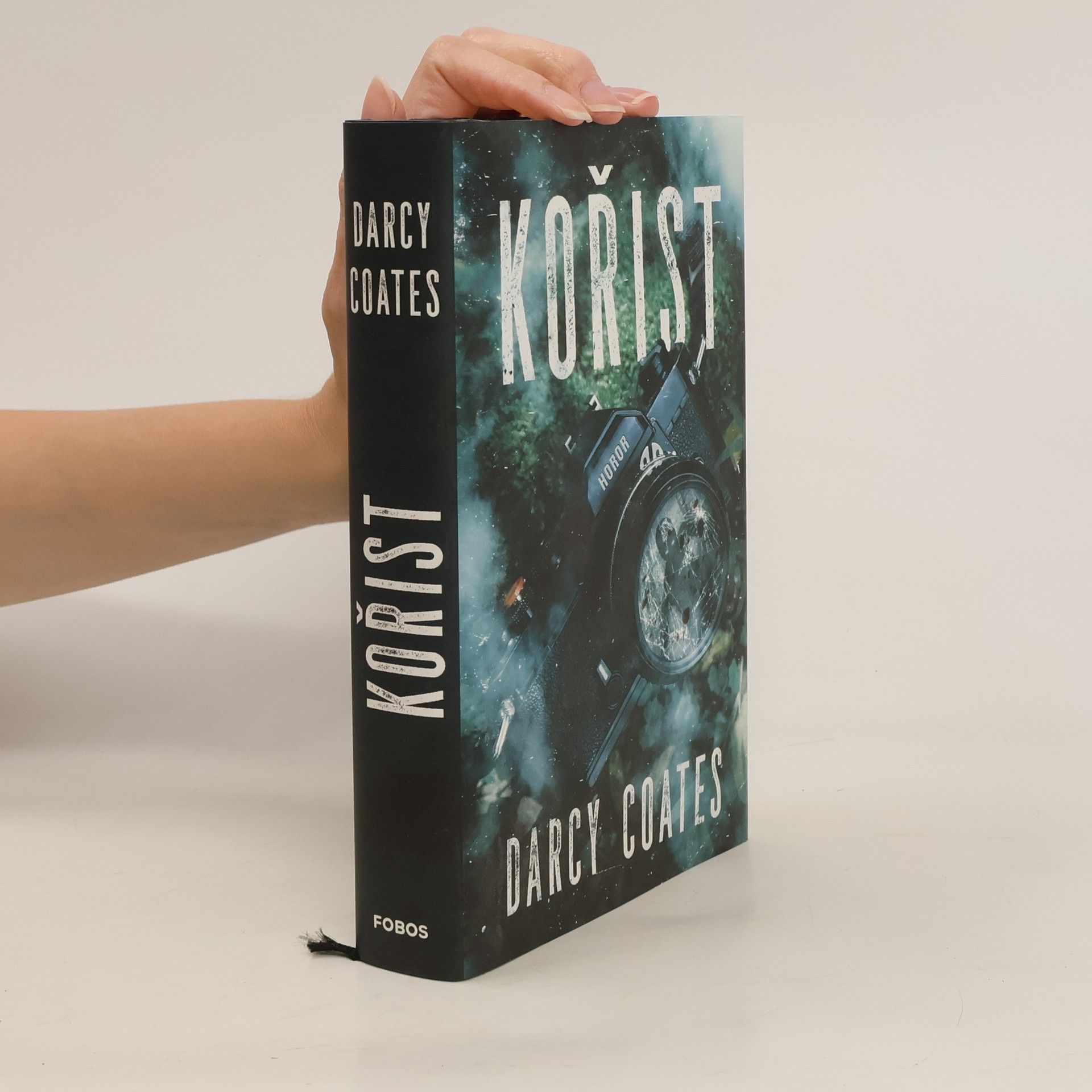 Darcy Coates Kořist