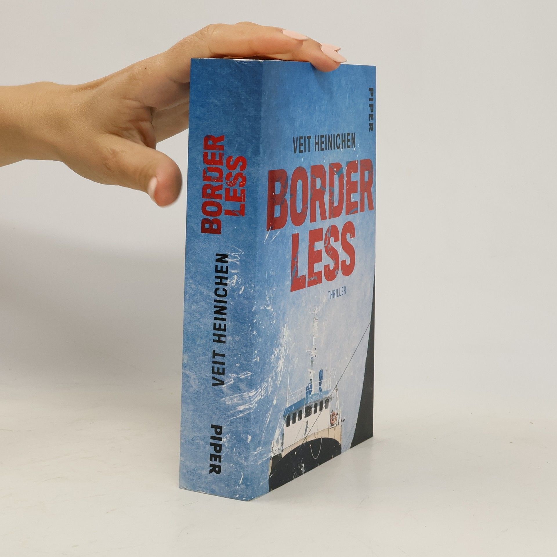 Veit Heinichen Borderless