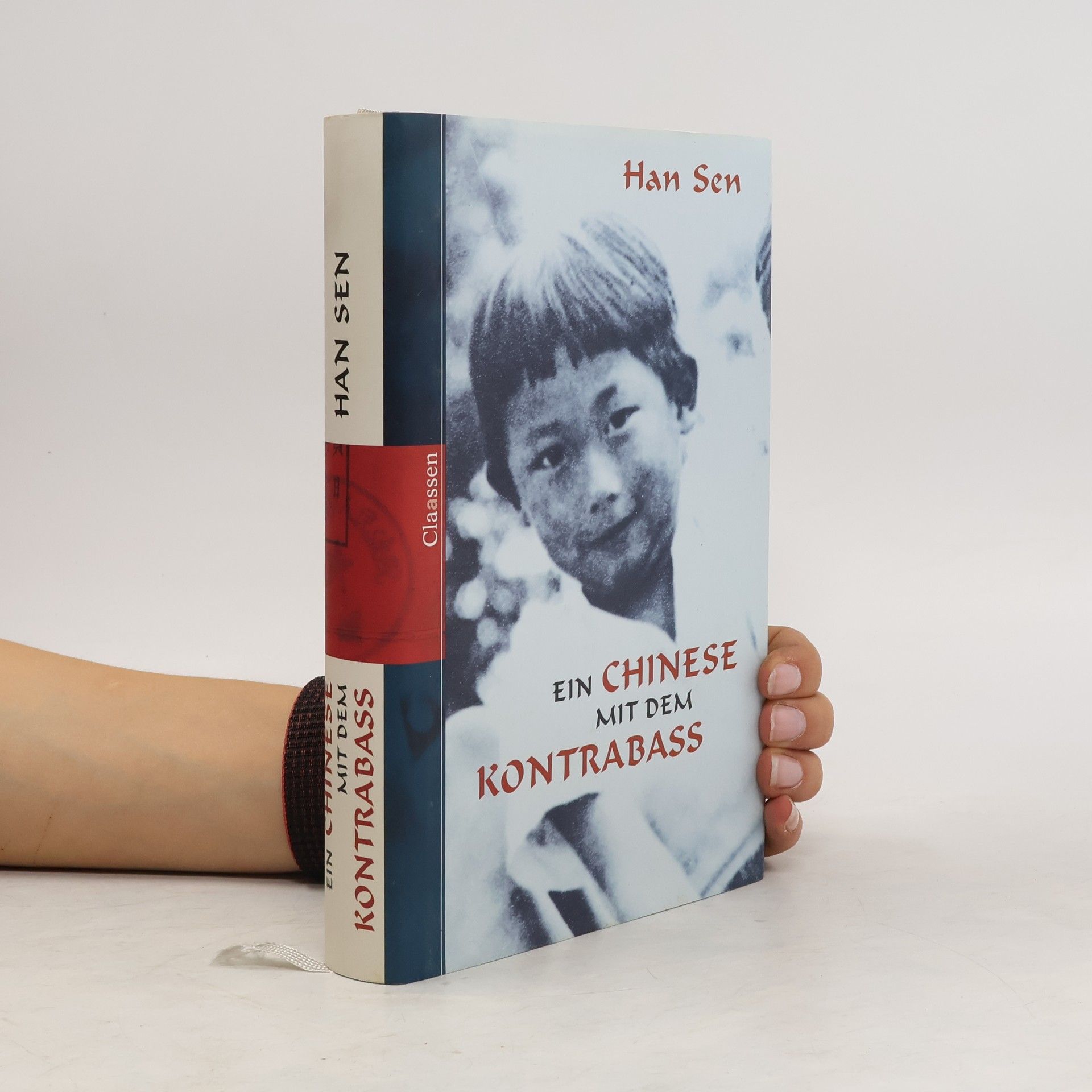 Sen Han Ein Chinese mit dem Kontrabass