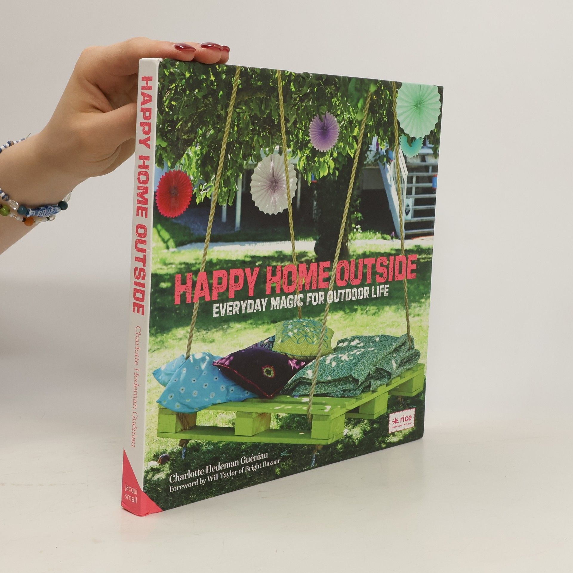 Charlotte Hedeman Gueniau Happy Home Outside