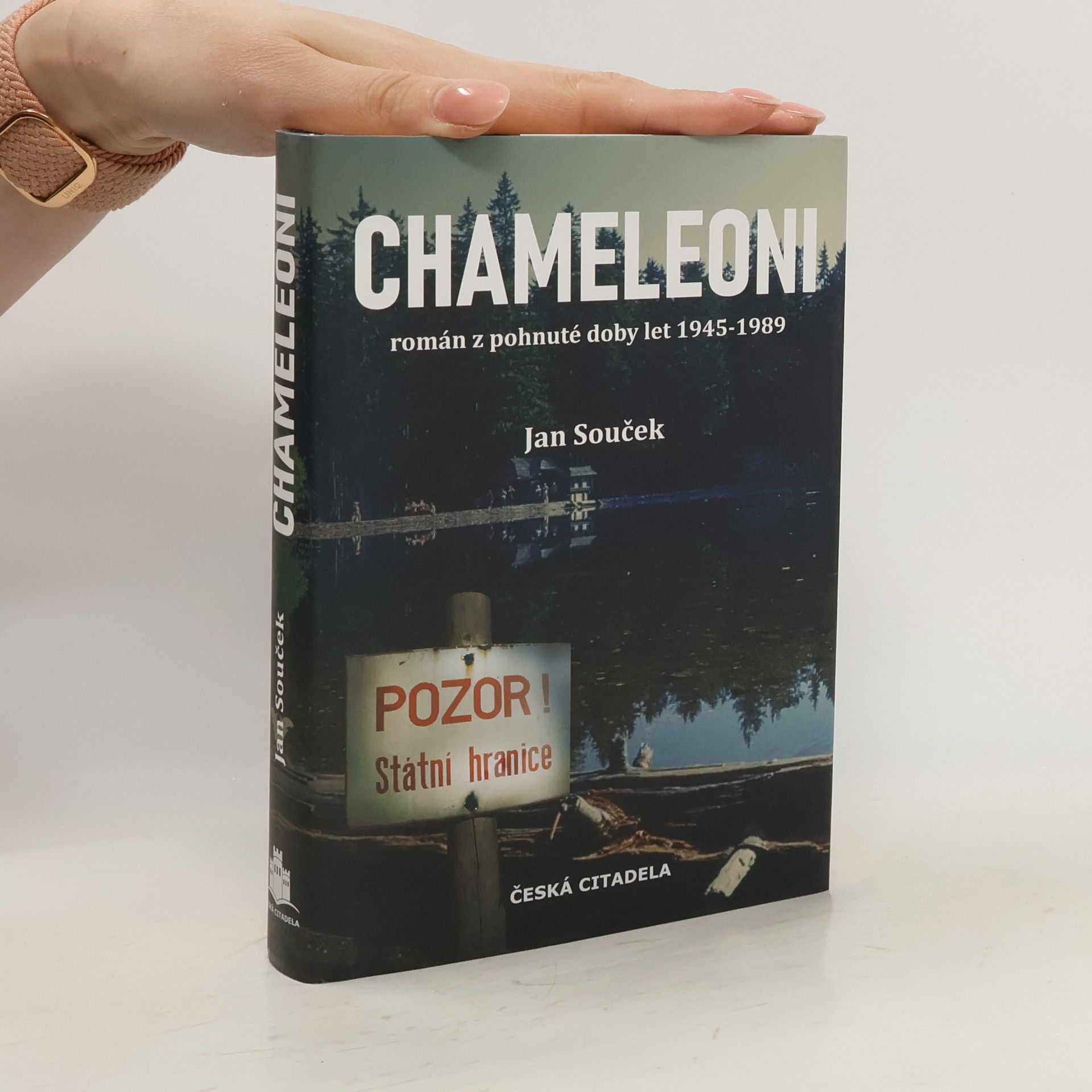 Jan Souček Chameleoni. Román z pohnuté doby let 1945-1989