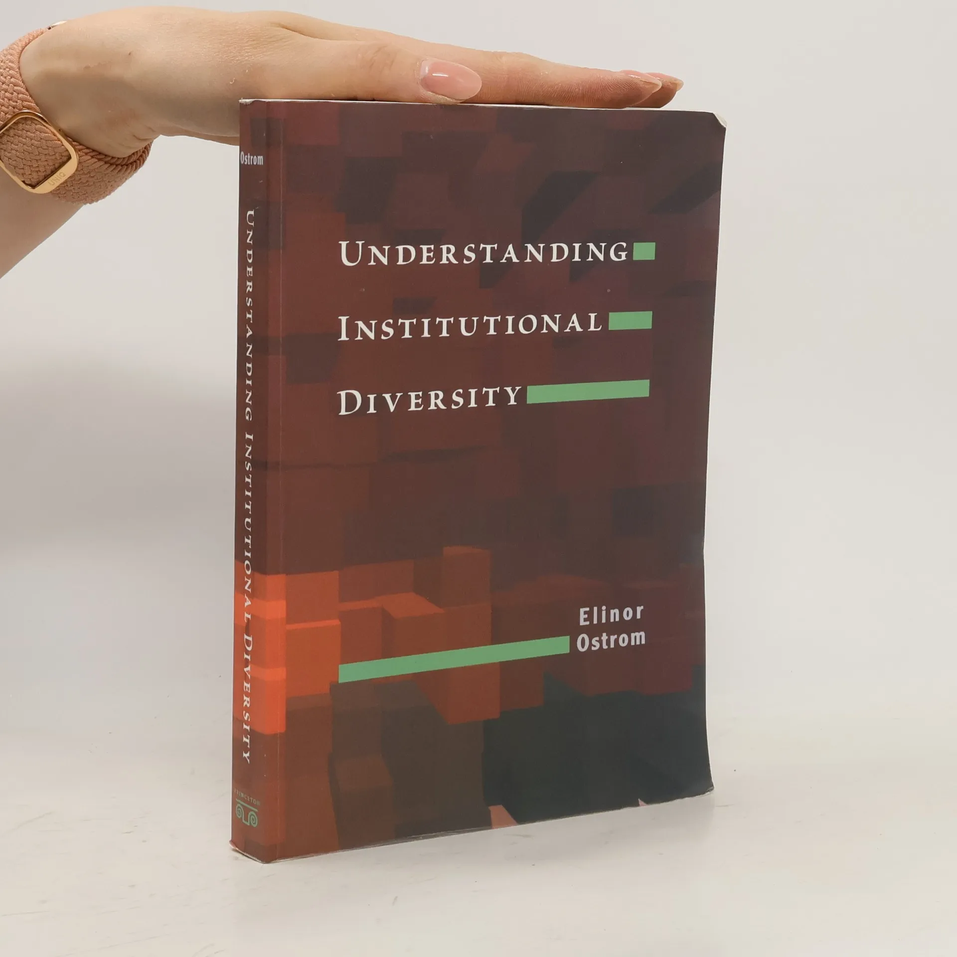 Understanding Institutional Diversity | Book | Paperback | Elinor Ostrom | EN