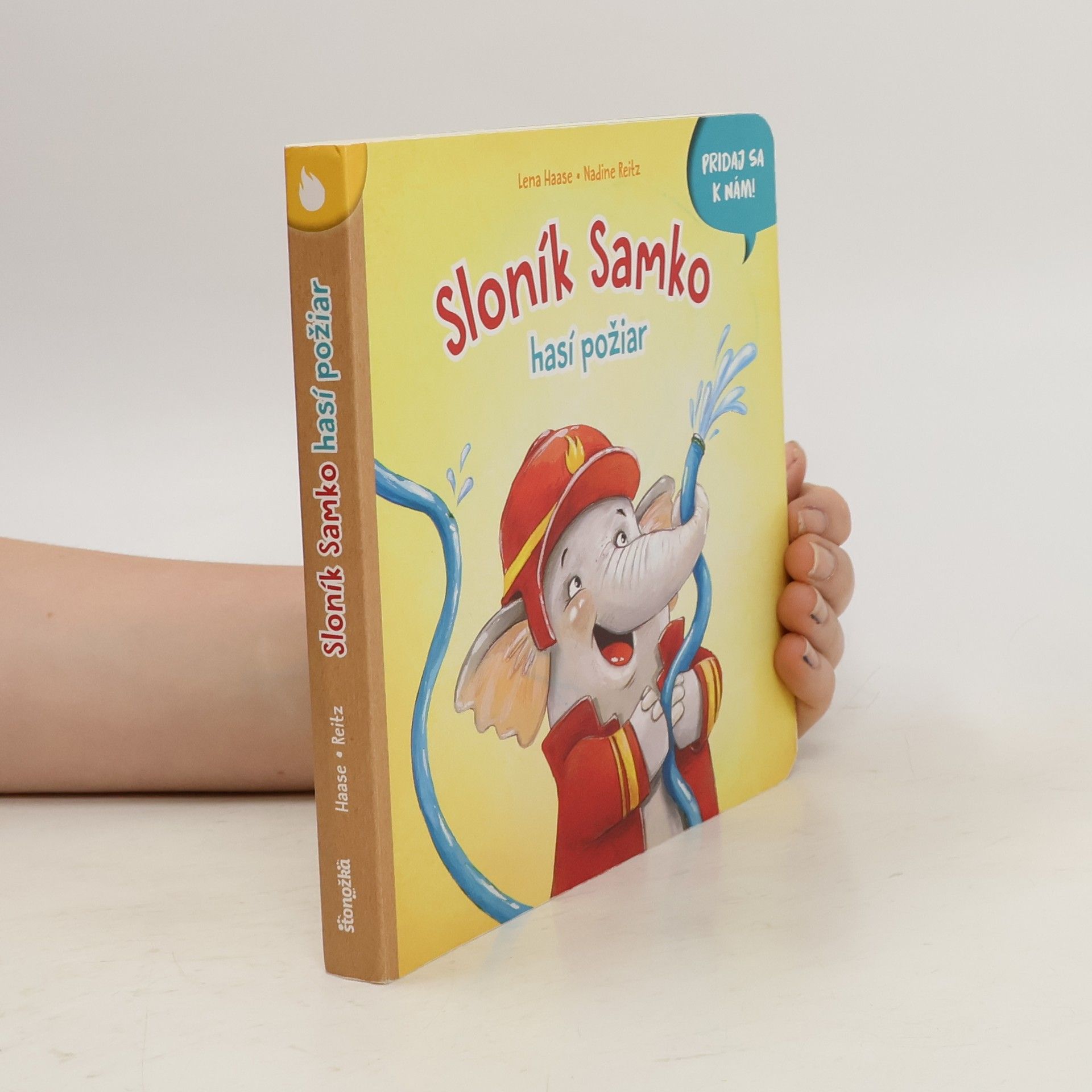 Lena Haase Sloník Samko hasí požiar