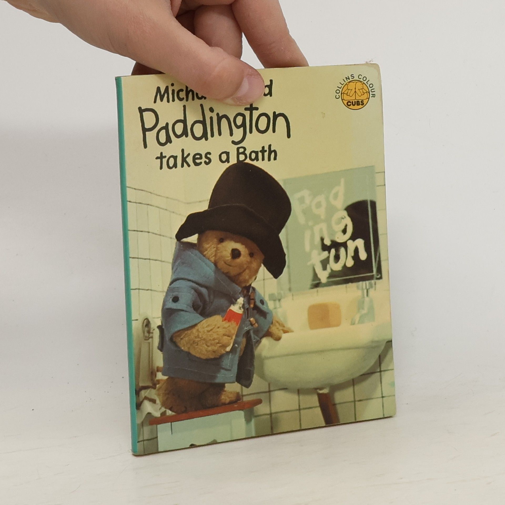 Michael Bond Paddington Takes a Bath