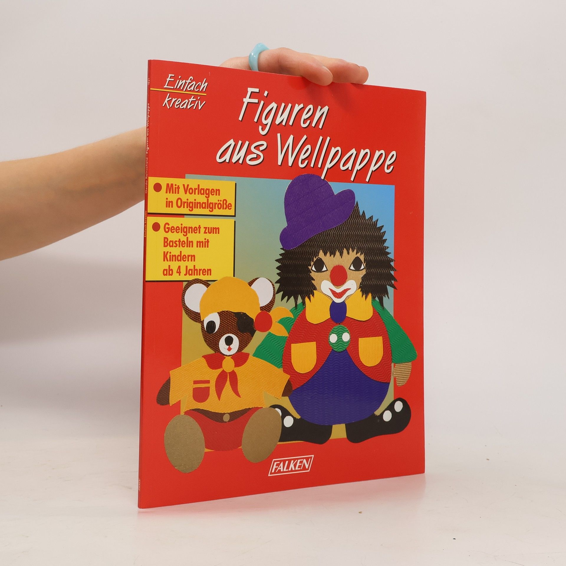 Collective Figuren aus Wellpappe