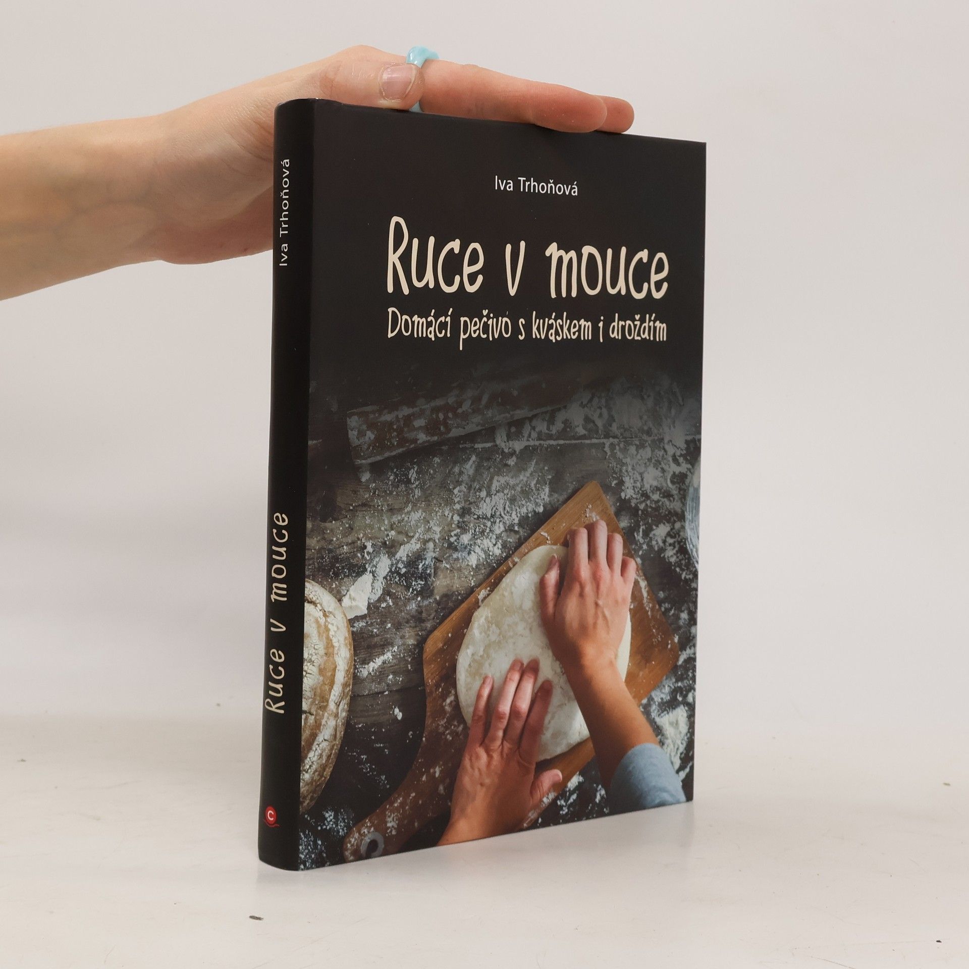 Iva Trhoňová Ruce v mouce
