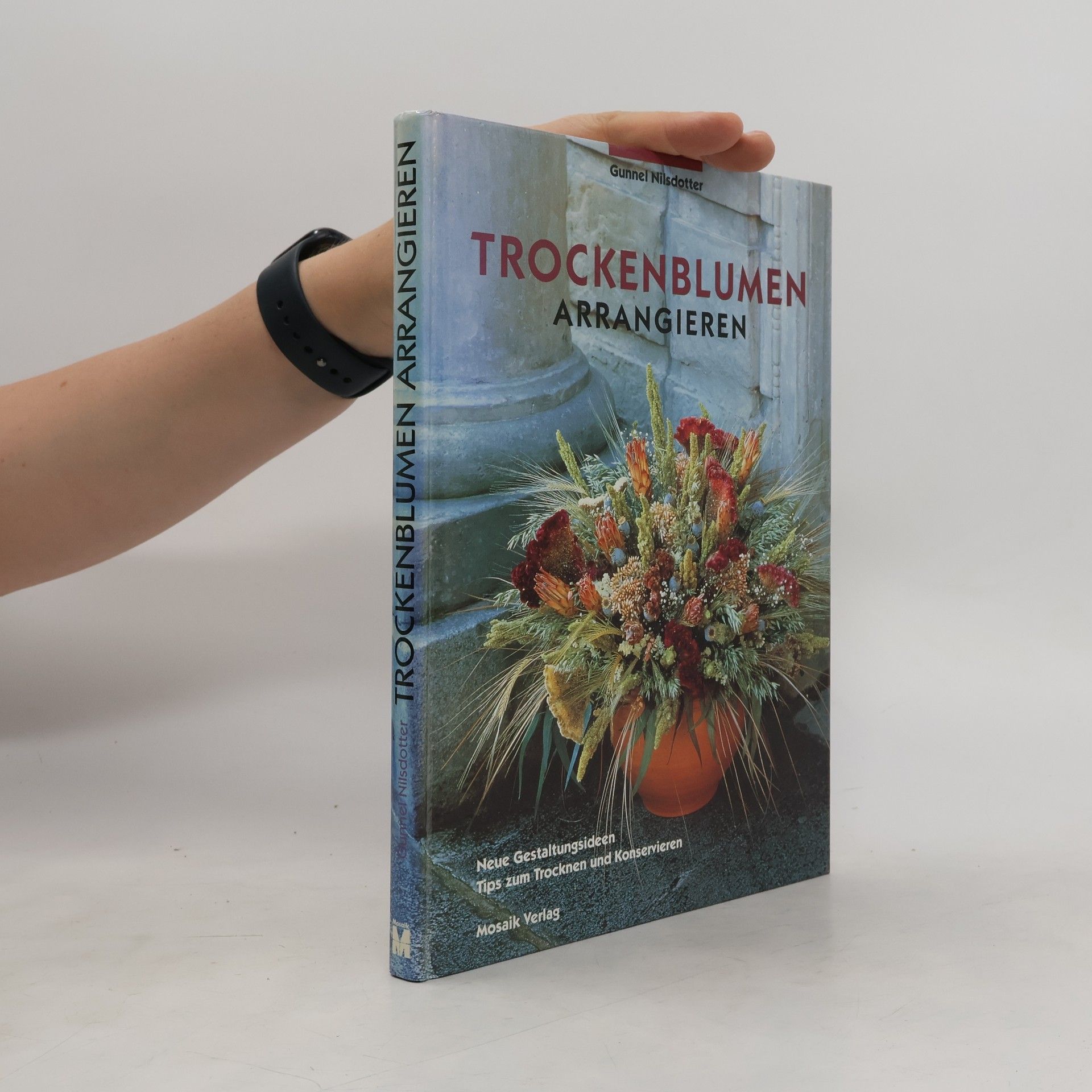 Gunnel Nilsdotter Trockenblumen arrangieren