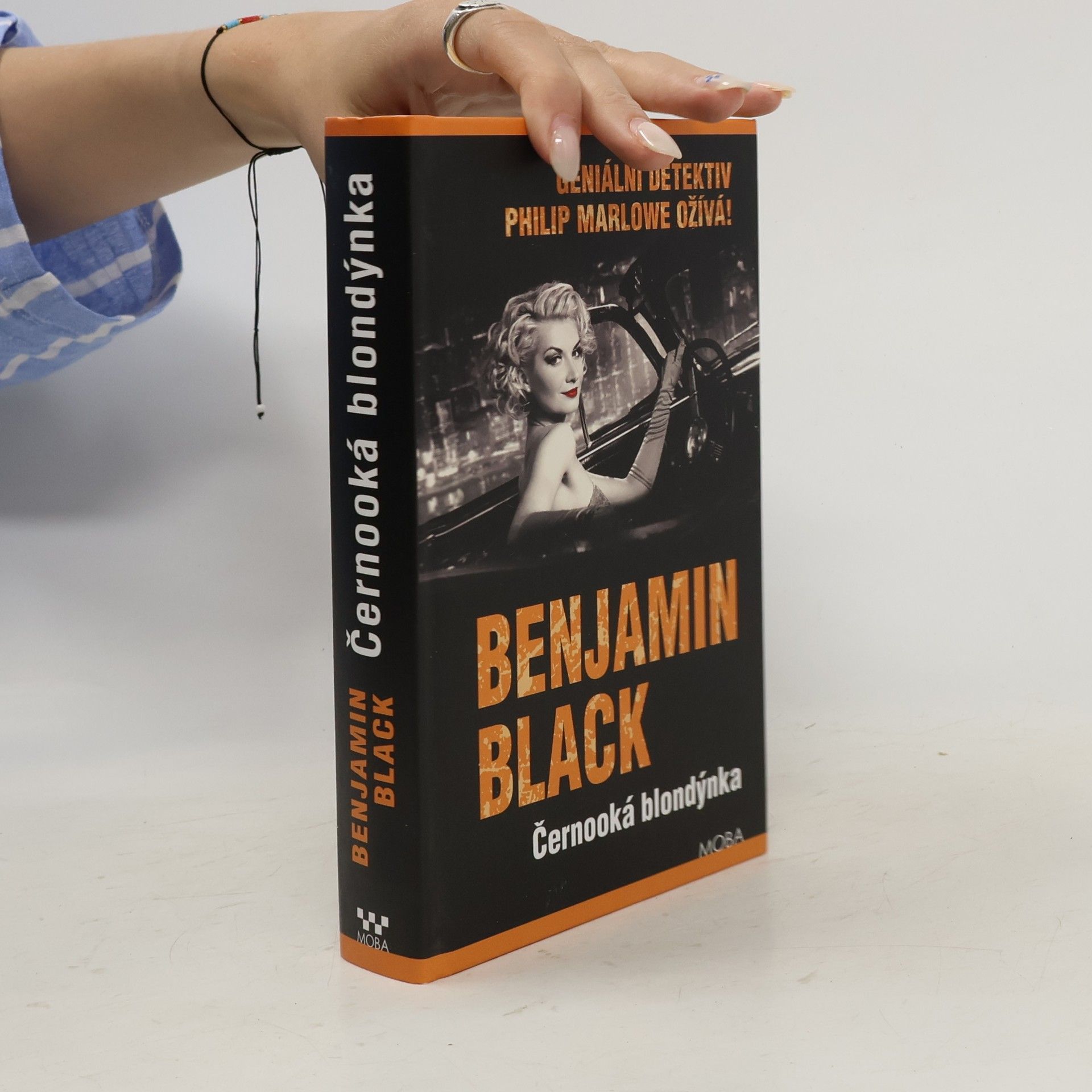John Banville Černooká blondýnka