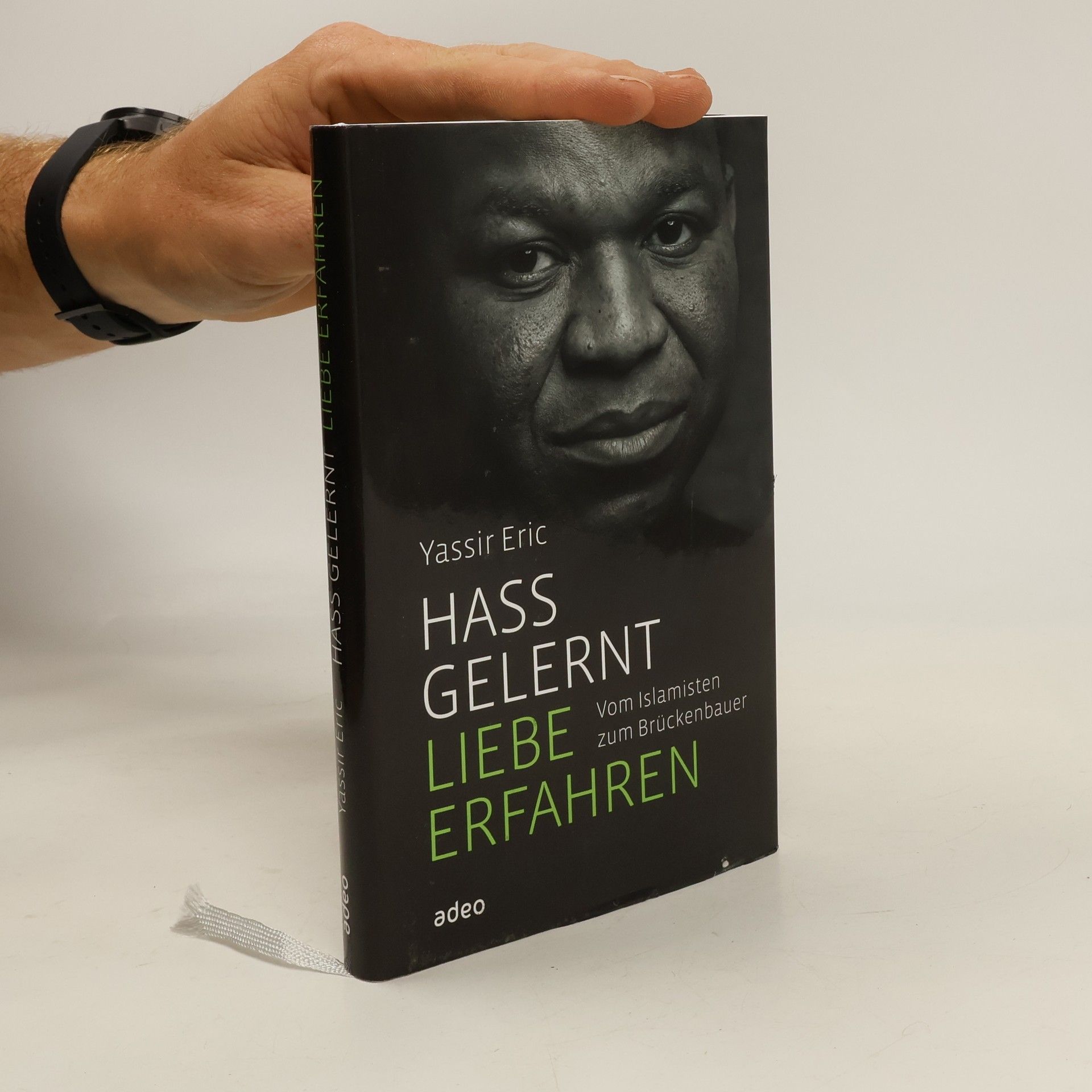 Yassir Eric Hass gelernt, Liebe erfahren