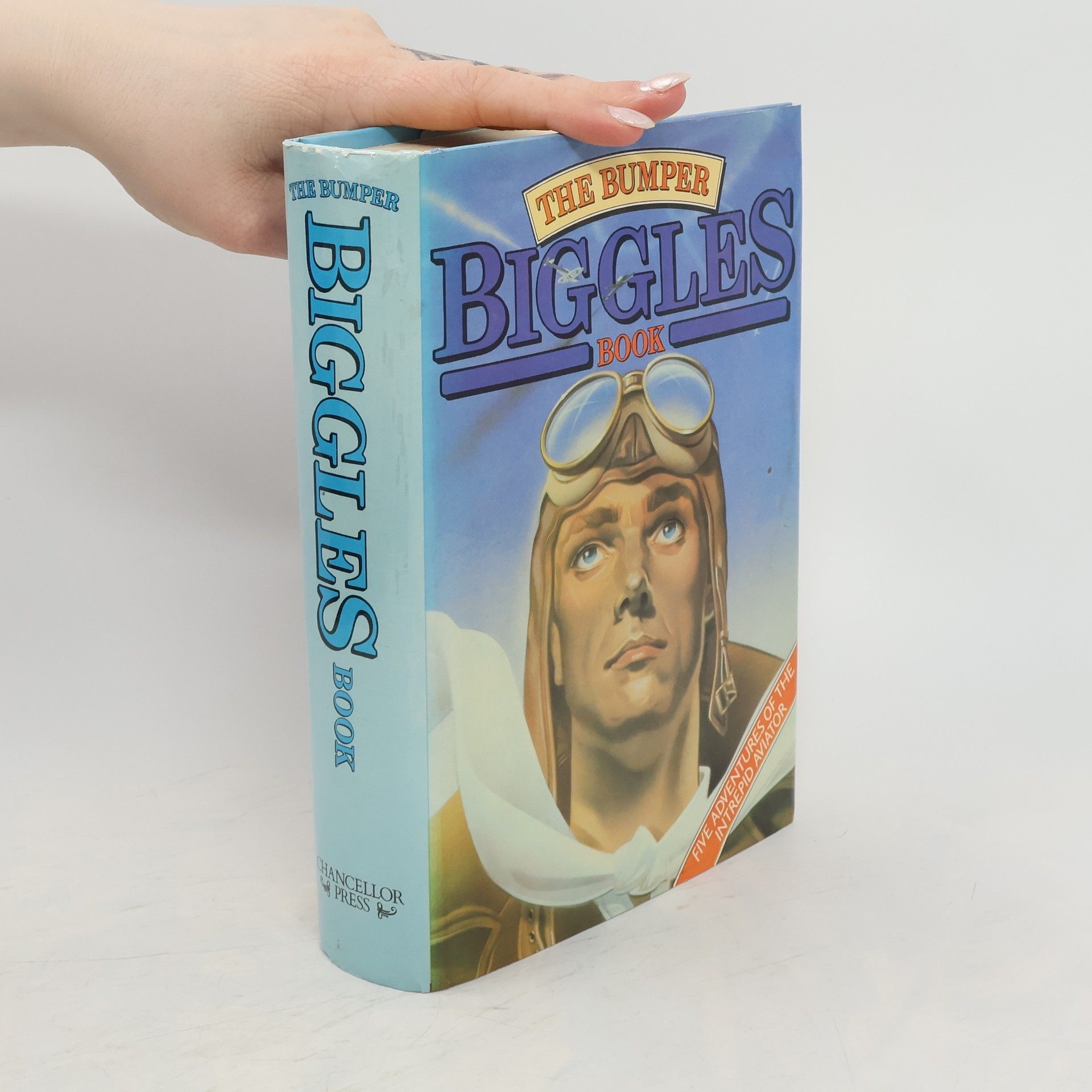 W. E. Johns The bumper biggles book. Five adventures of the intrepid aviator