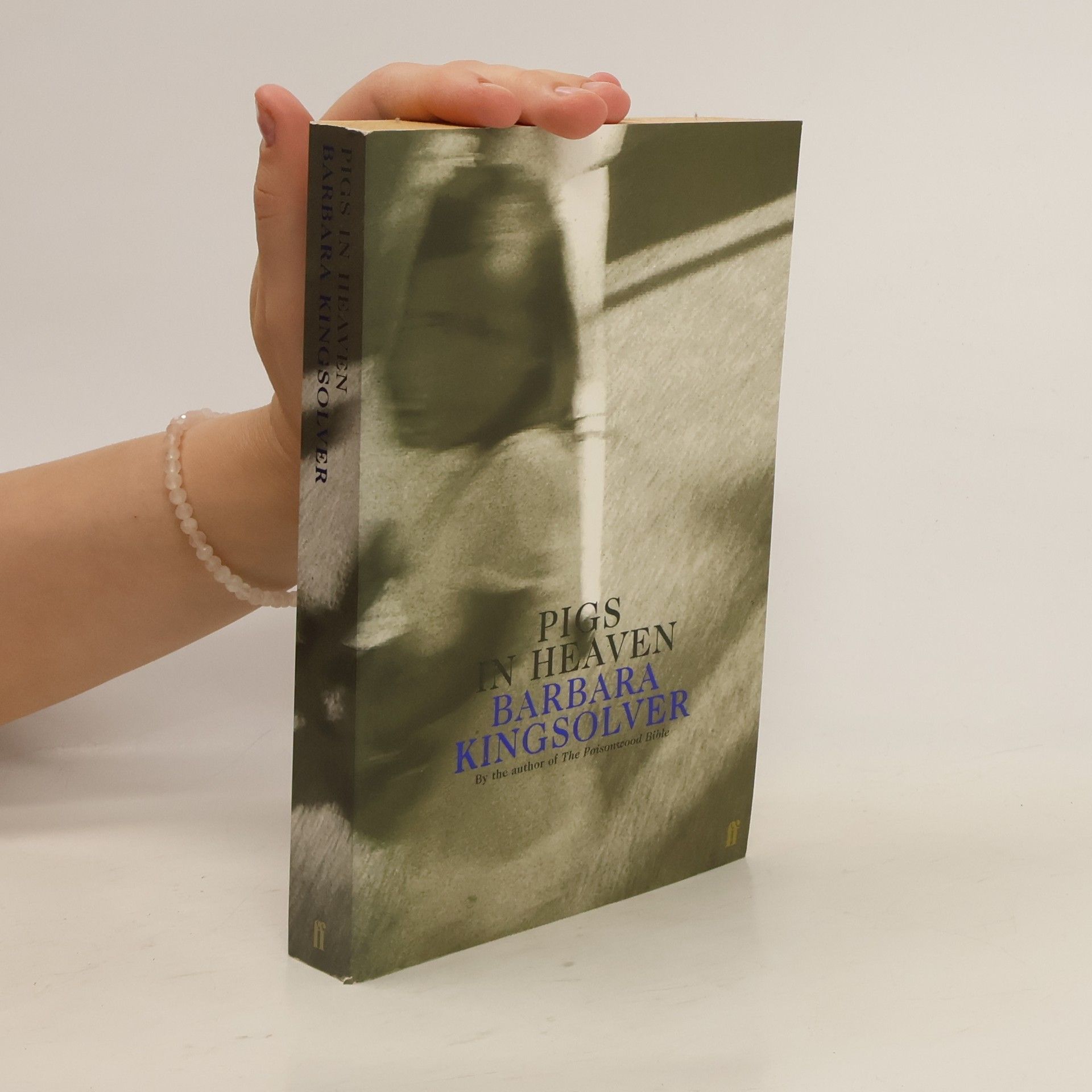 Barbara Kingsolver Pigs in Heaven