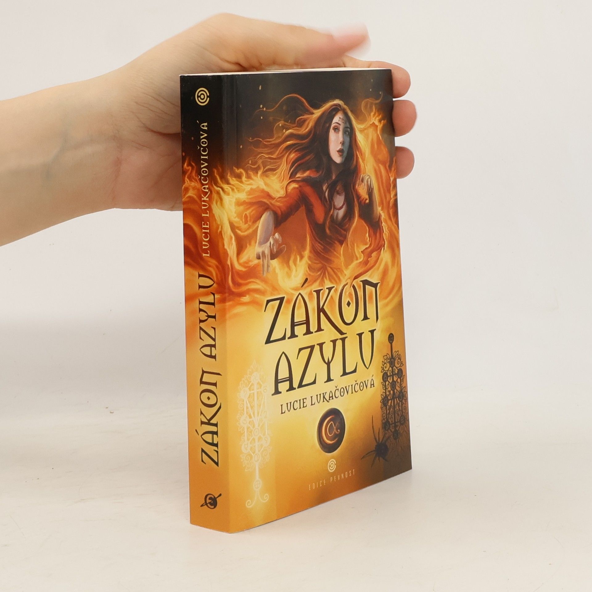 Lucie Lukačovičová Zákon azylu