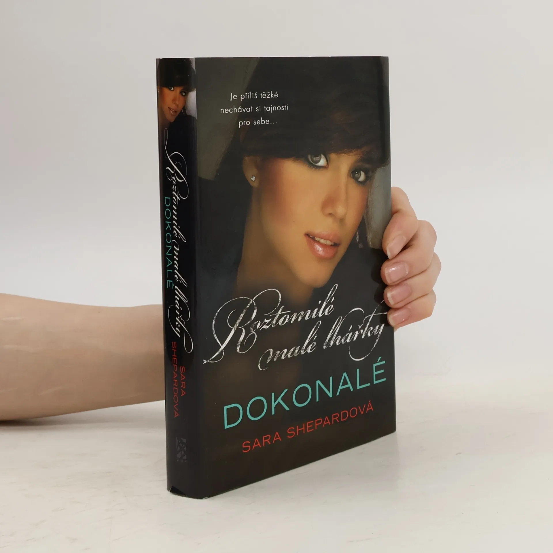 Roztomilé malé lhářky: Dokonalé | Kniha | pevná | Sara Shepard | CS