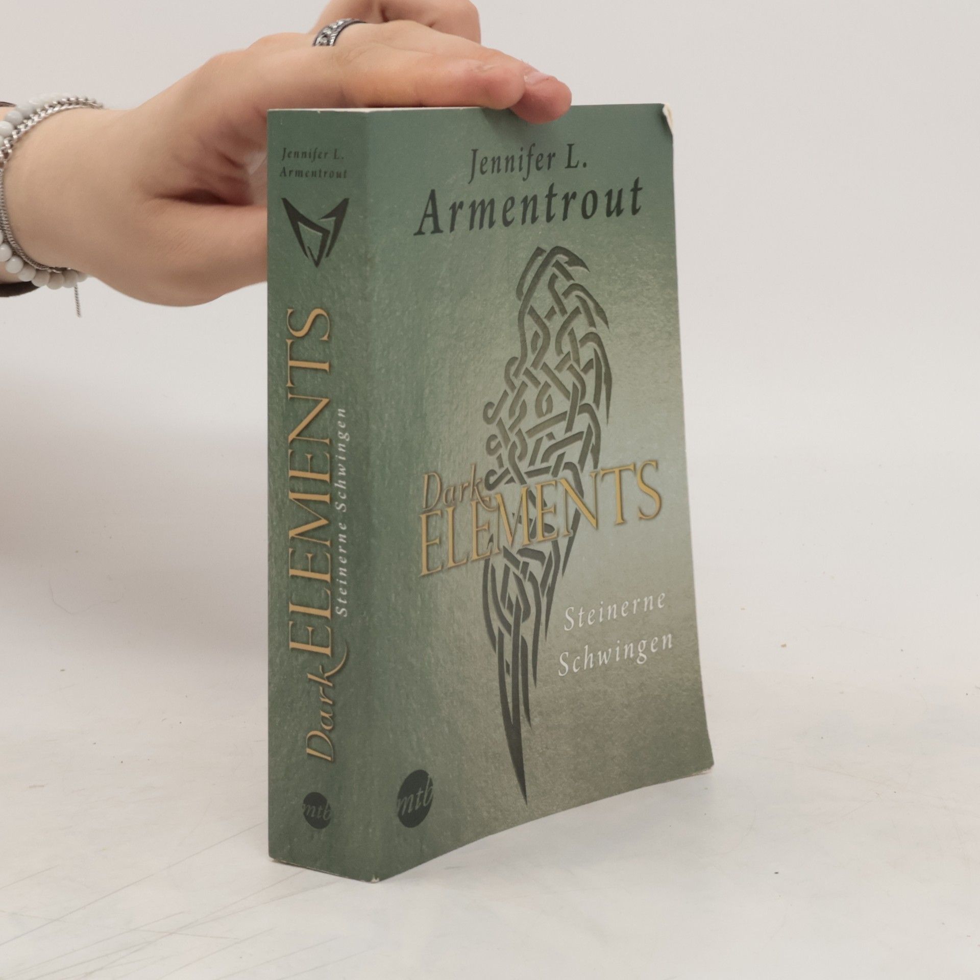 Jennifer Armentrout Dark elements. Steinerne Schwingen