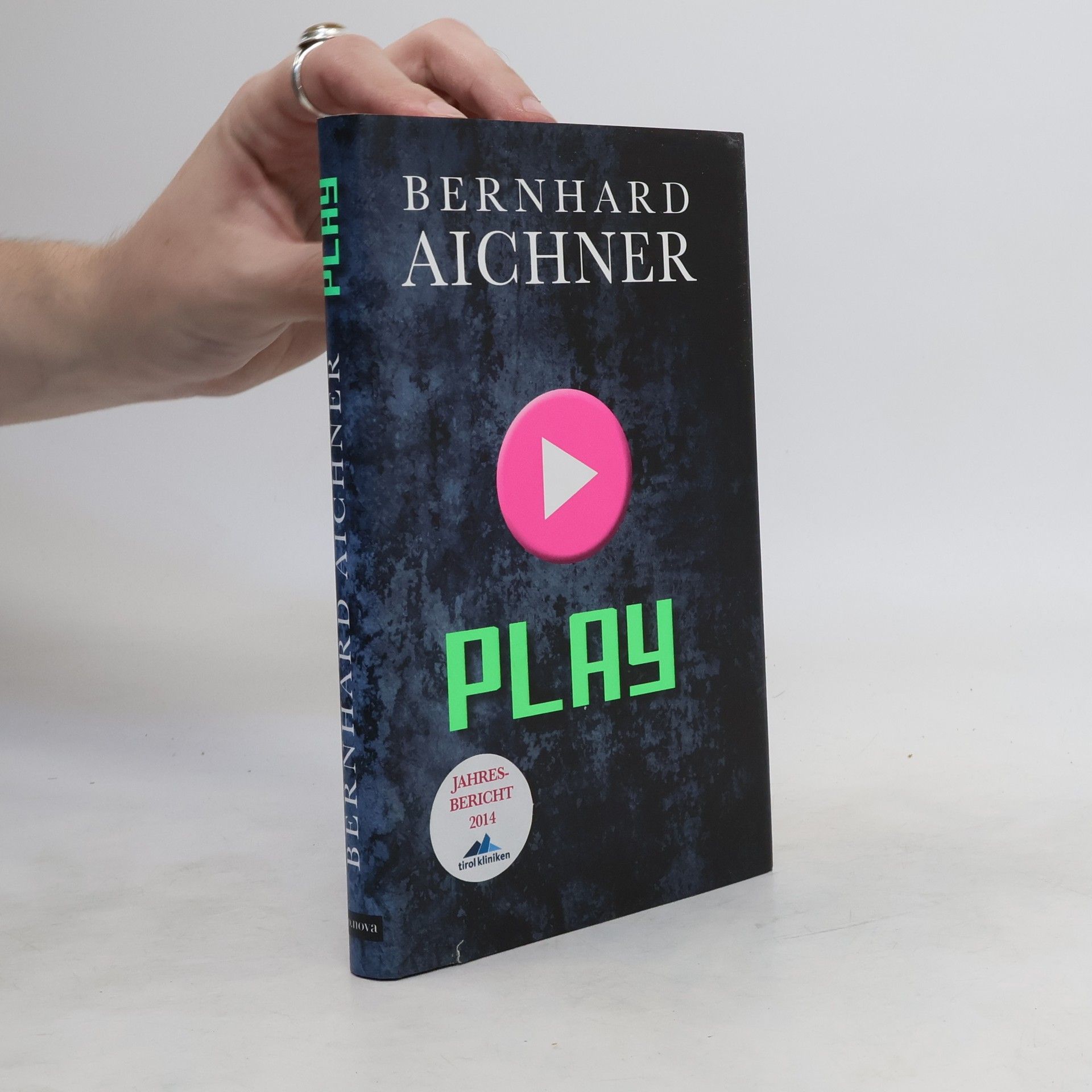 Bernhard Aichner Play