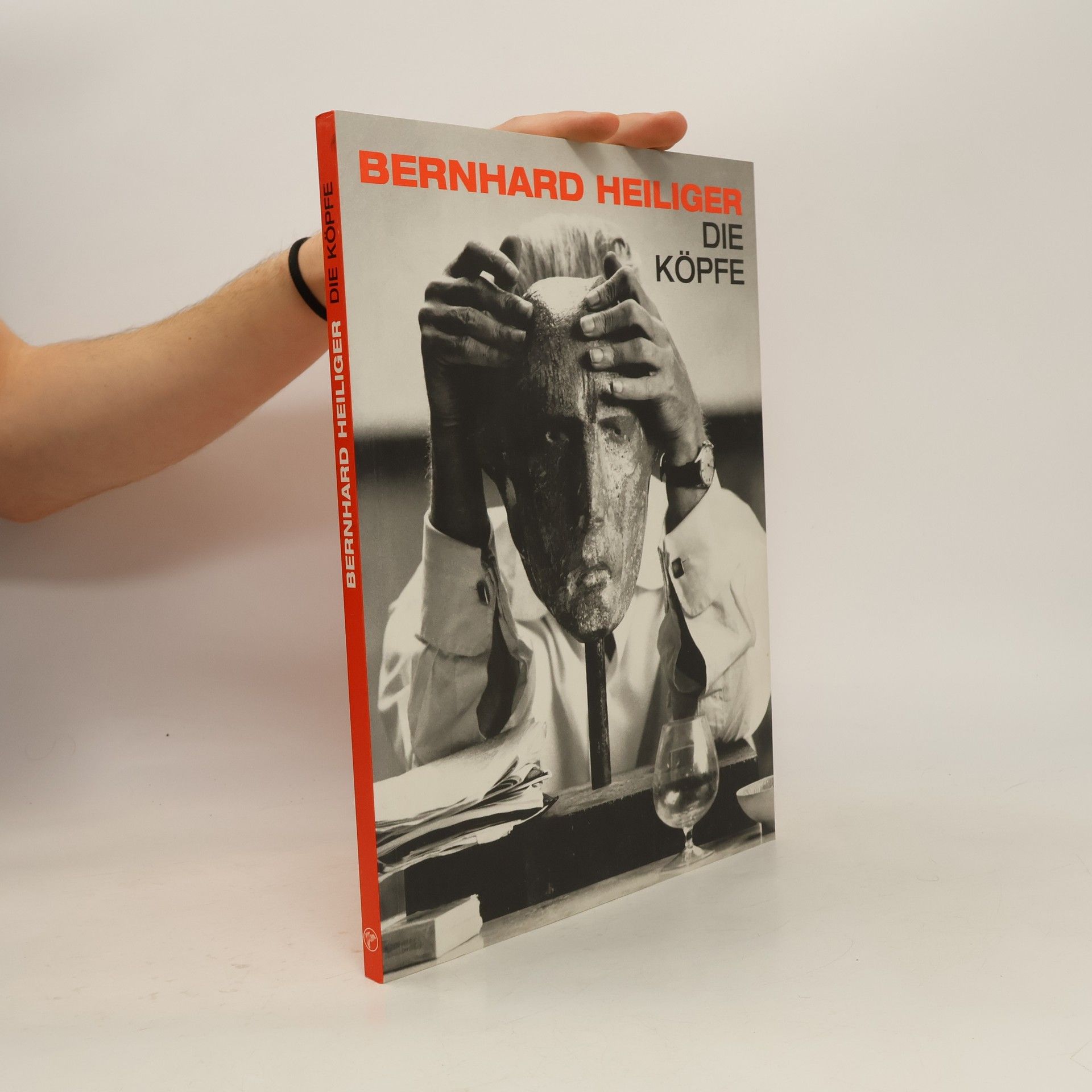 Manfred Schneckenburger Bernhard Heiliger, Die Köpfe ; [anläßlich der Ausstellung Bernhard Heiliger - Die Köpfe, Georg-Kolbe-Museum, Berlin, 12. November 2000 bis 28. Januar 2001 ... Hirschwirtscheuer, Museum für die Künstlerfamilie Sommer, Künzelsau, 24. Januar bis 24. März 2002]