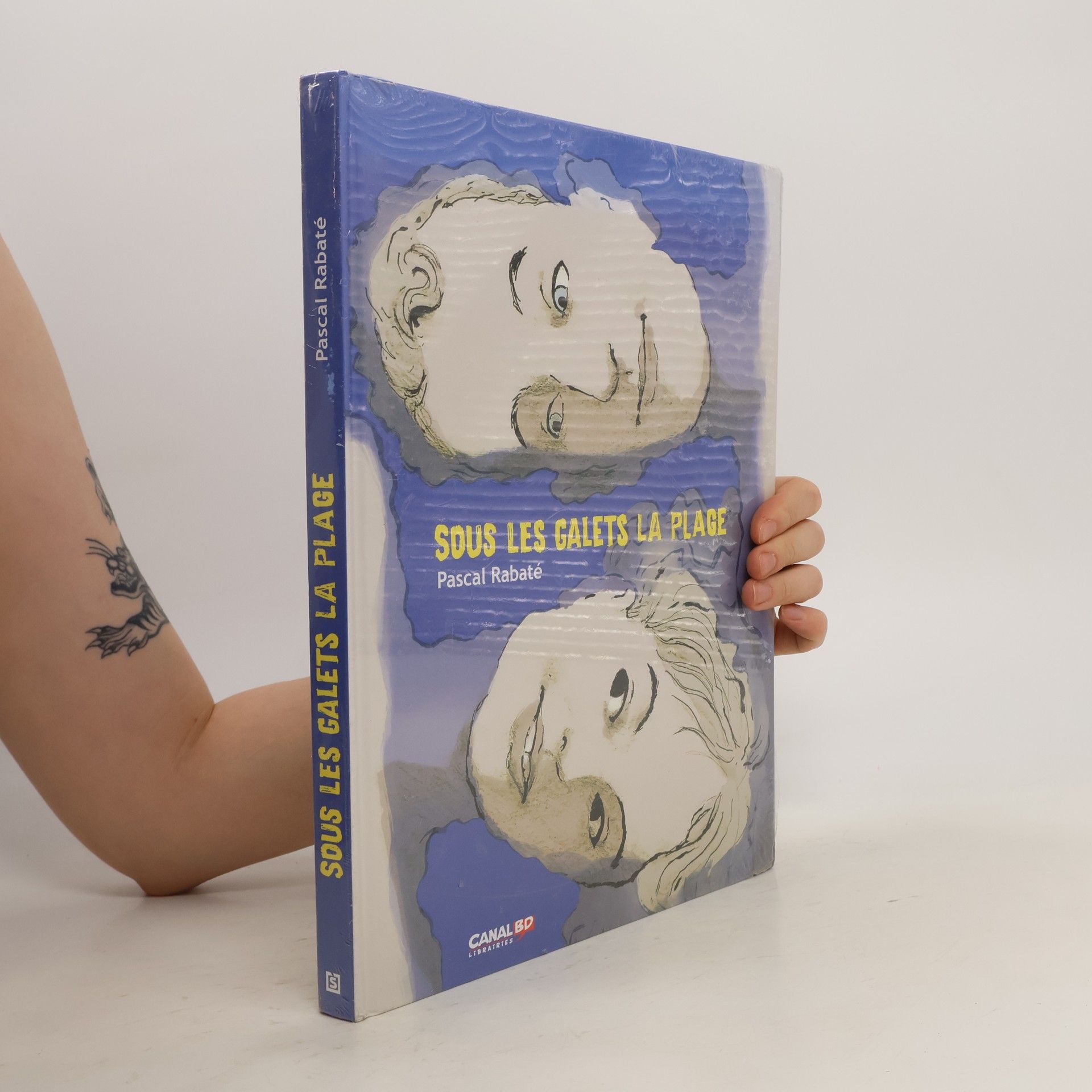 Sous les galets, la plage