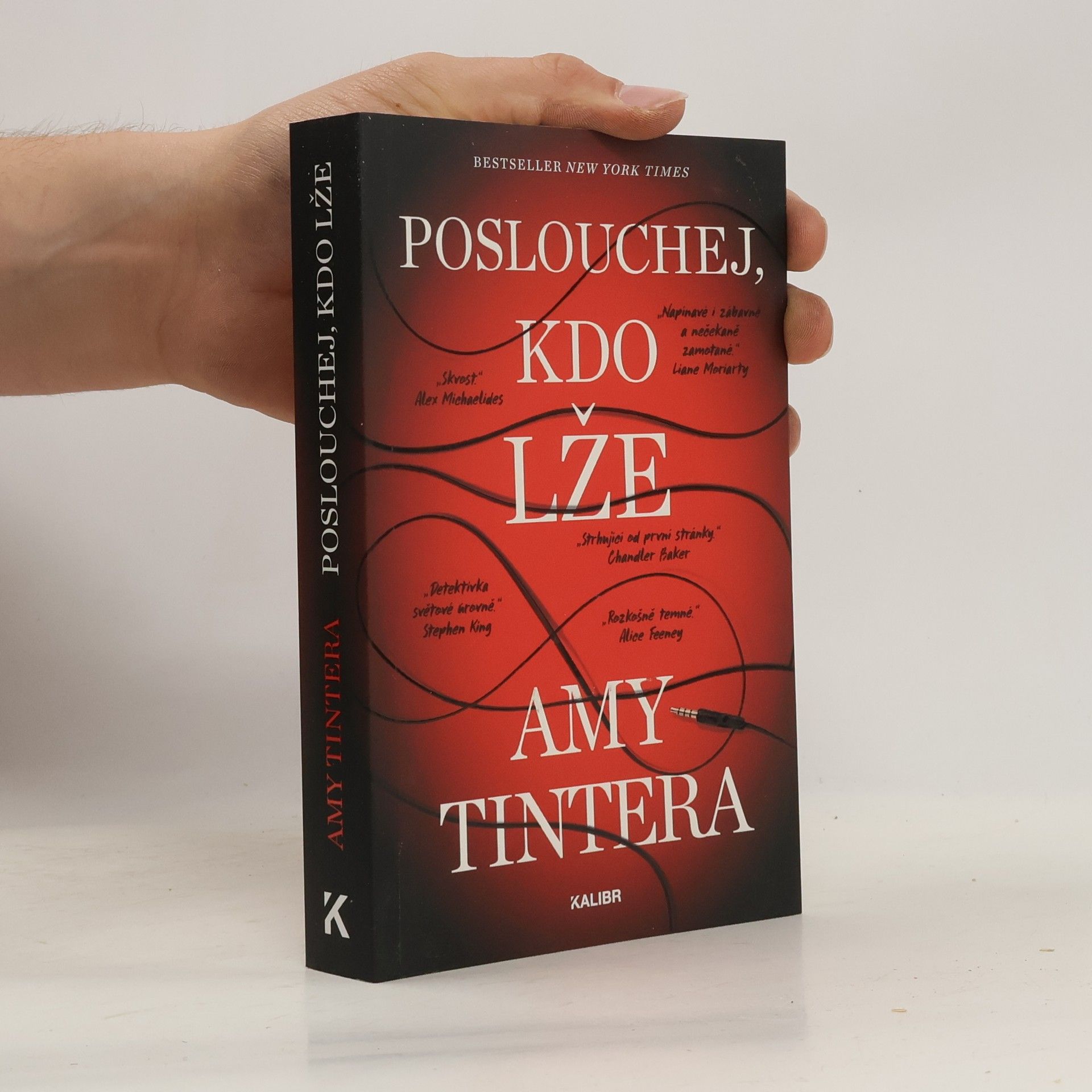 Amy Tintera Poslouchej, kdo lže