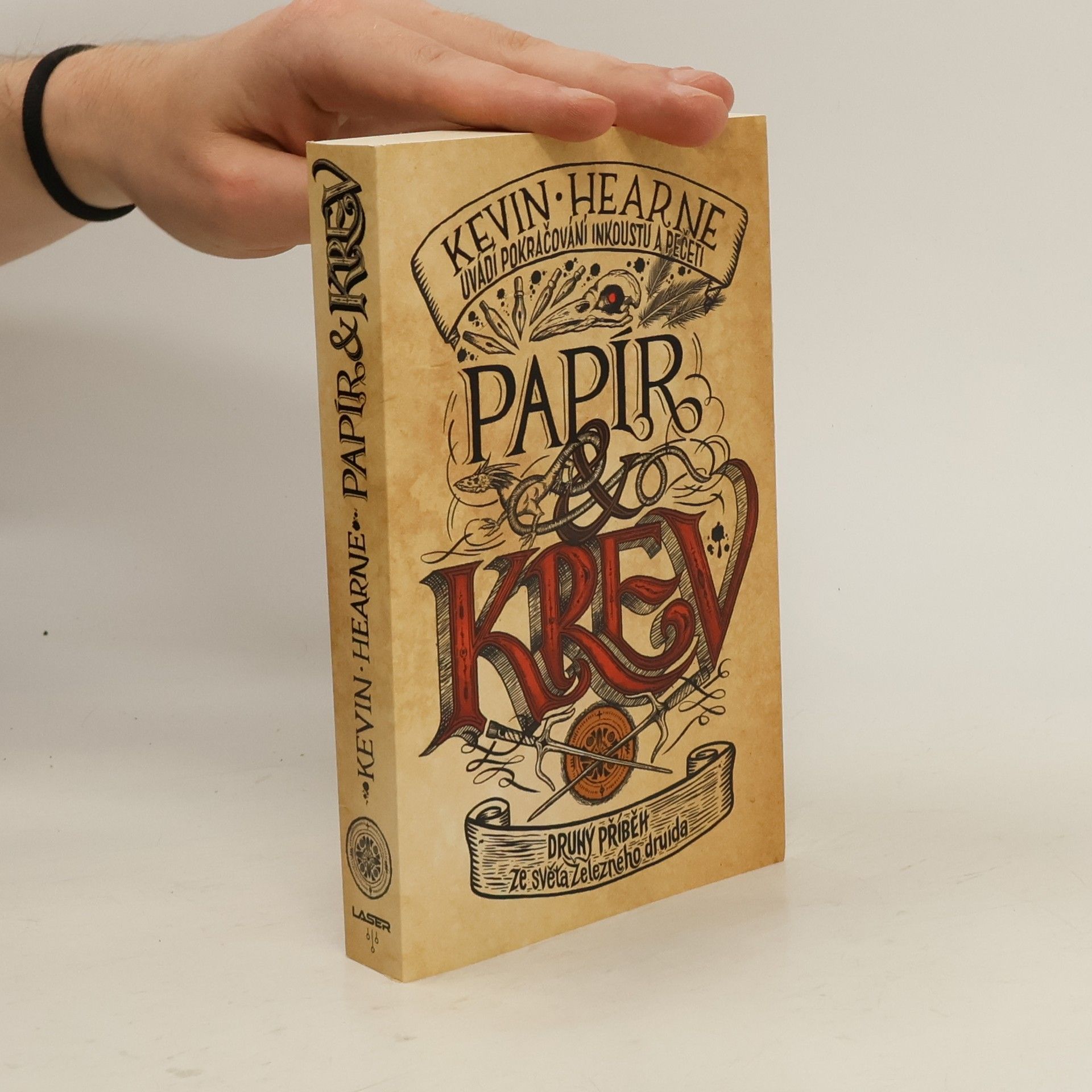 Kevin Hearne Papír & krev