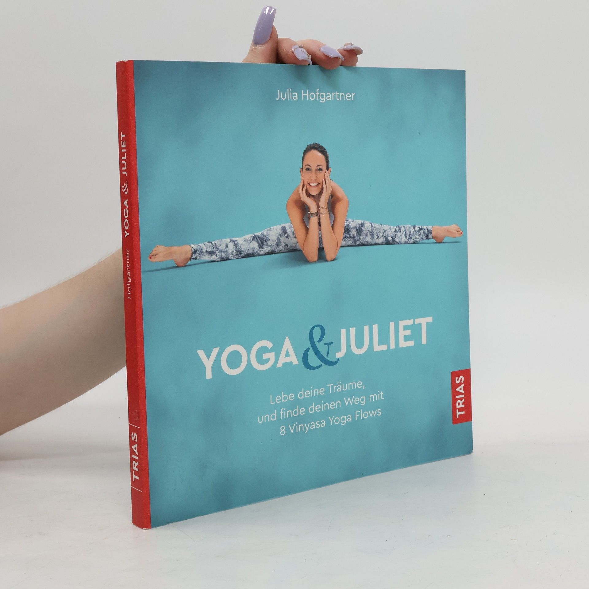 Julia Hofgartner Yoga & Juliet
