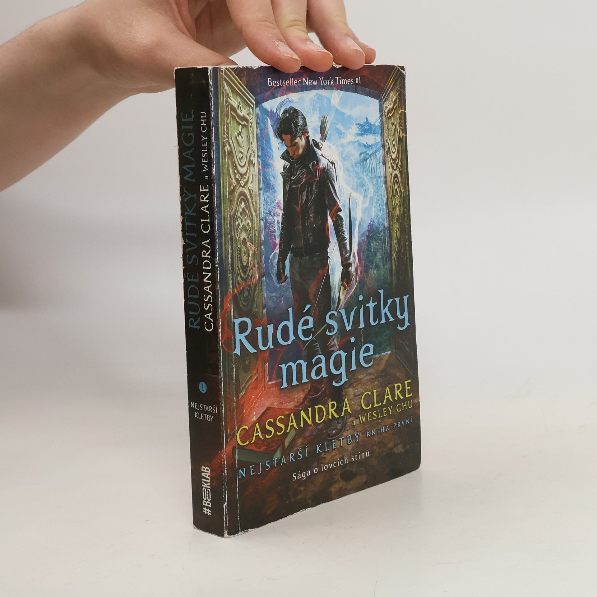 Cassandra Clare Nejstarší kletby. Kniha první, Rudé svitky magie
