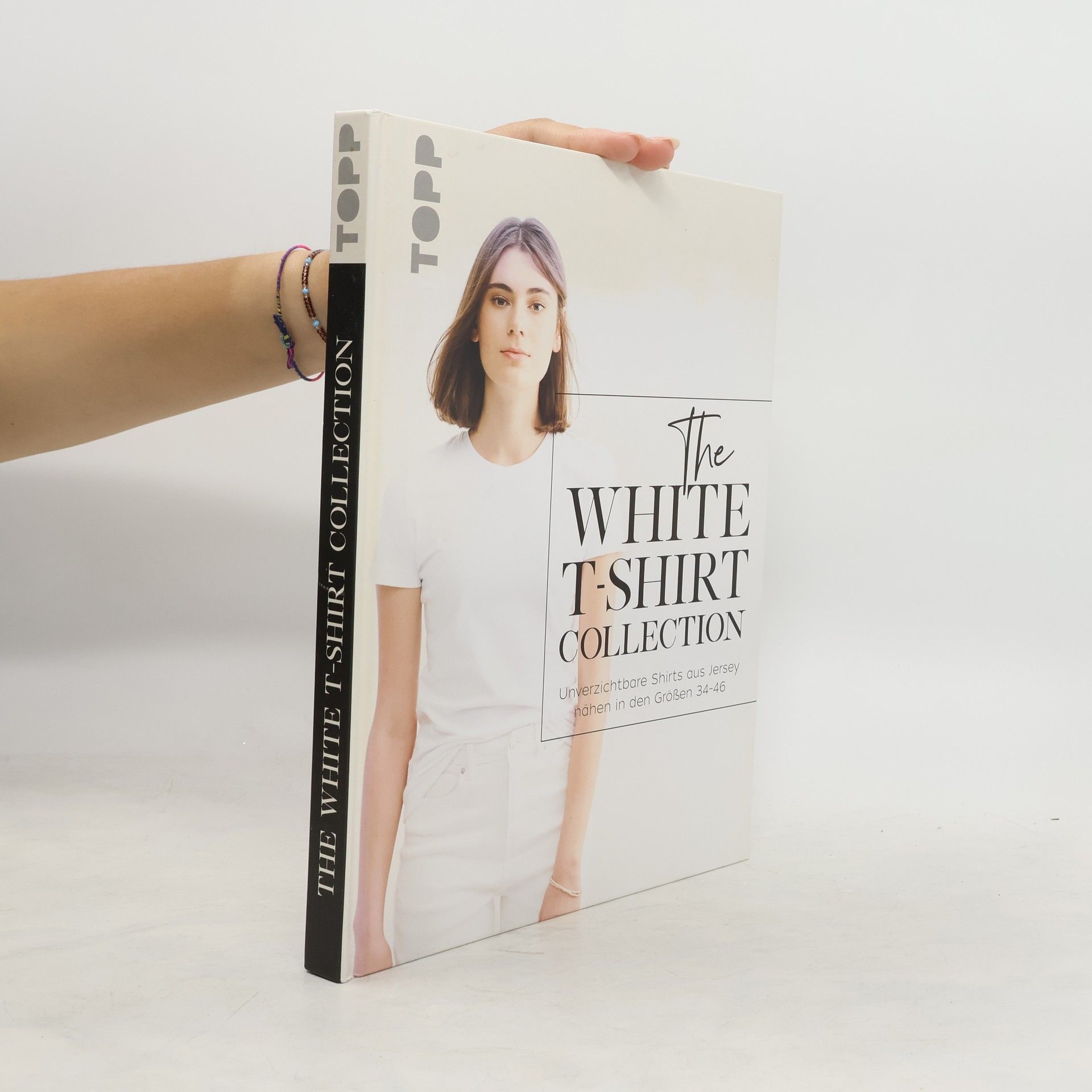 Karin Engel The White T-Shirt-Collection