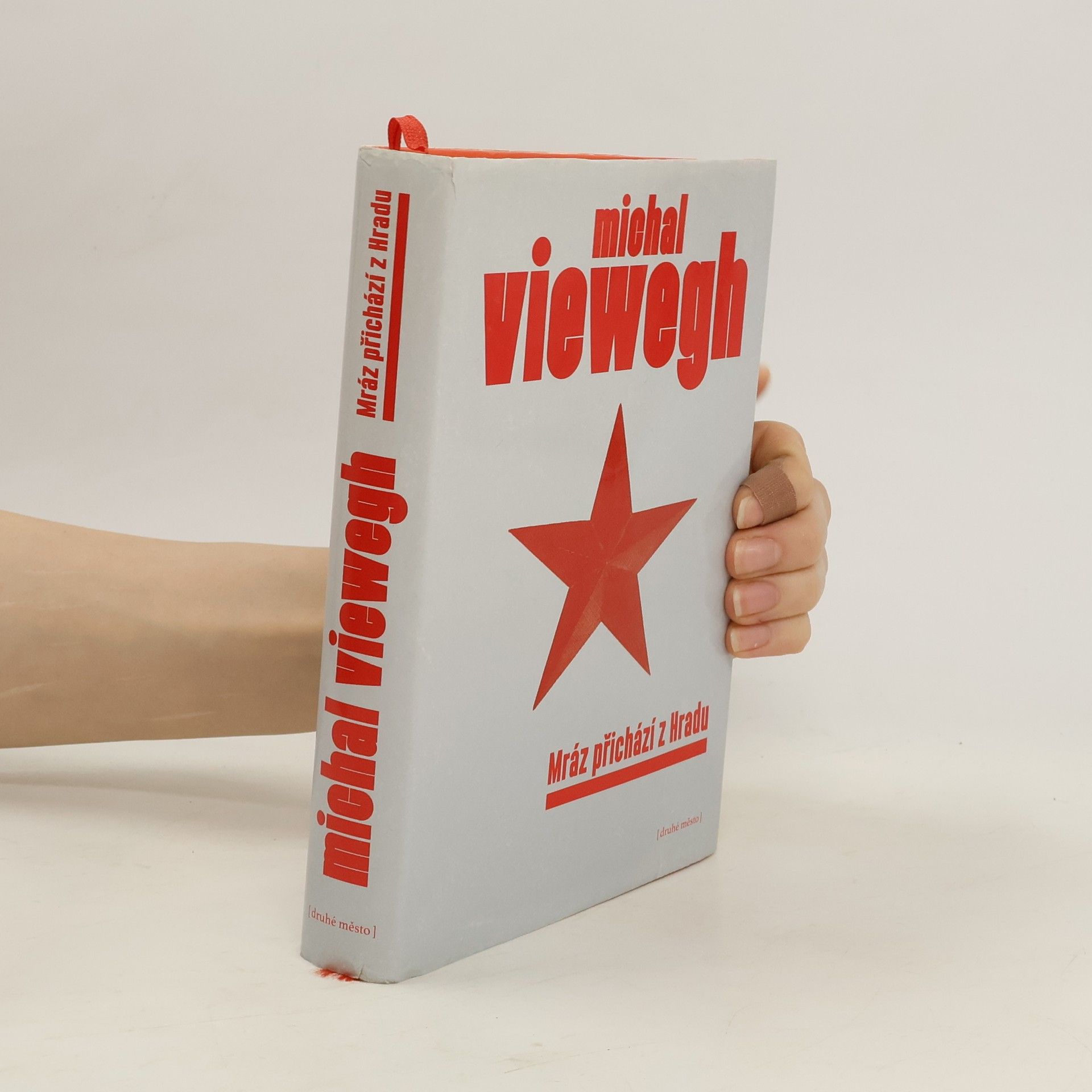 Michal Viewegh Mráz přichází z Hradu