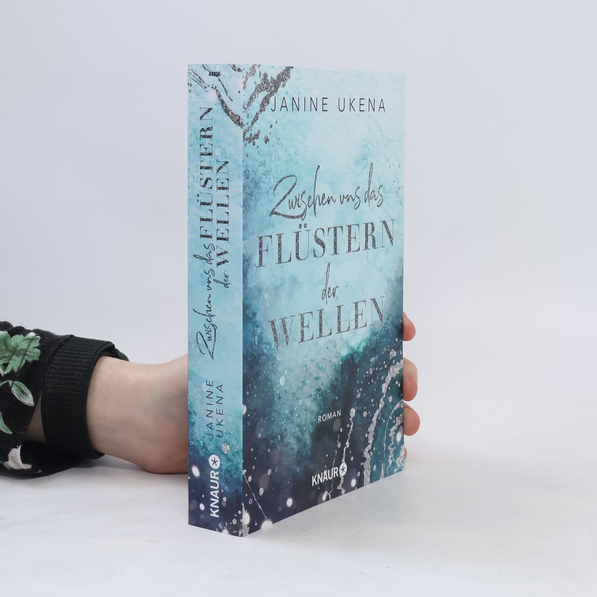 Janine Ukena Zwischen uns das Flüstern der Wellen / Sylt Suspense Bd.2
