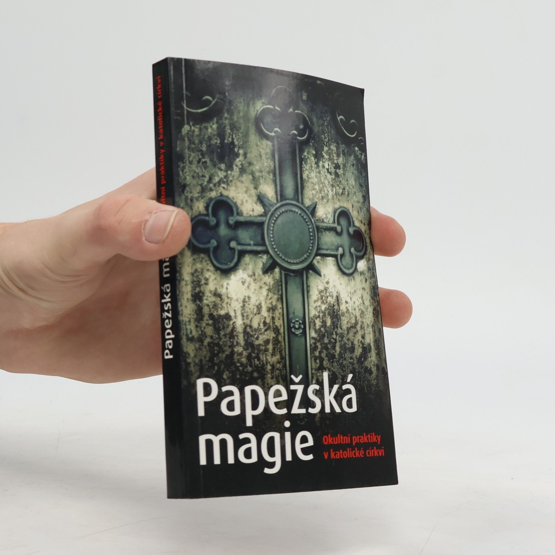 Simon Papežská magie. Okultní praktiky v katolické církvi.