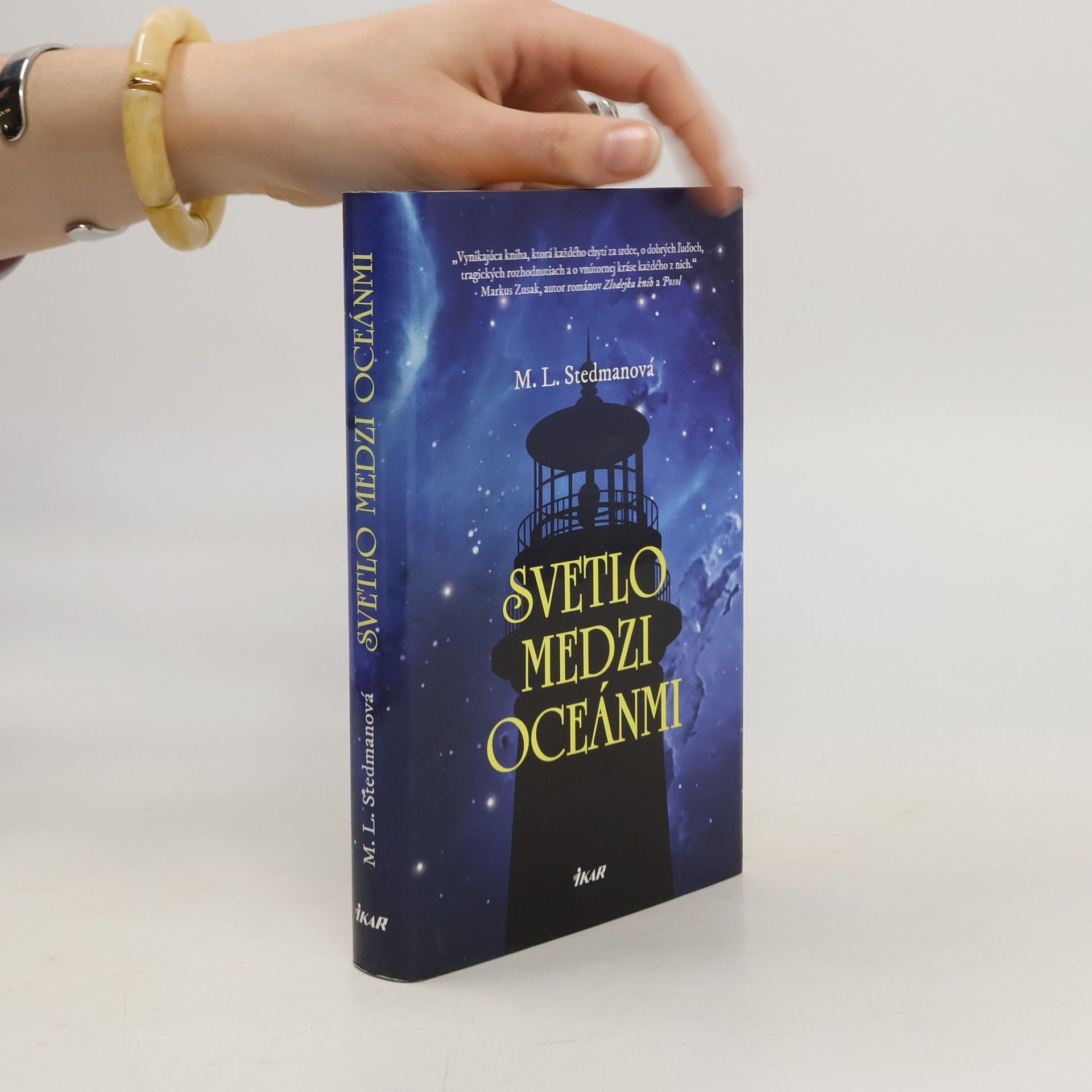 M. L. Stedman Svetlo medzi oceánmi