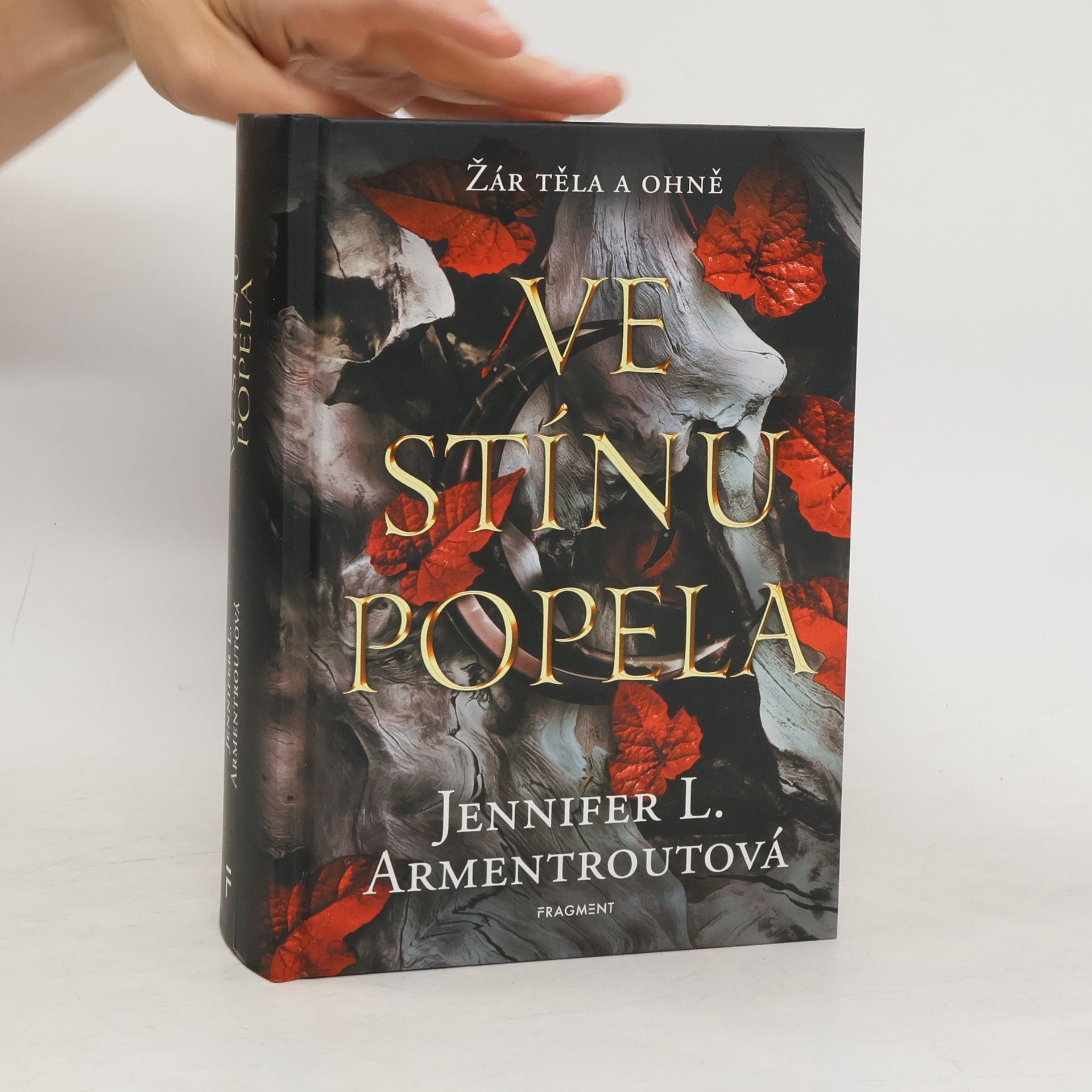 Jennifer Armentrout Ve stínu popela