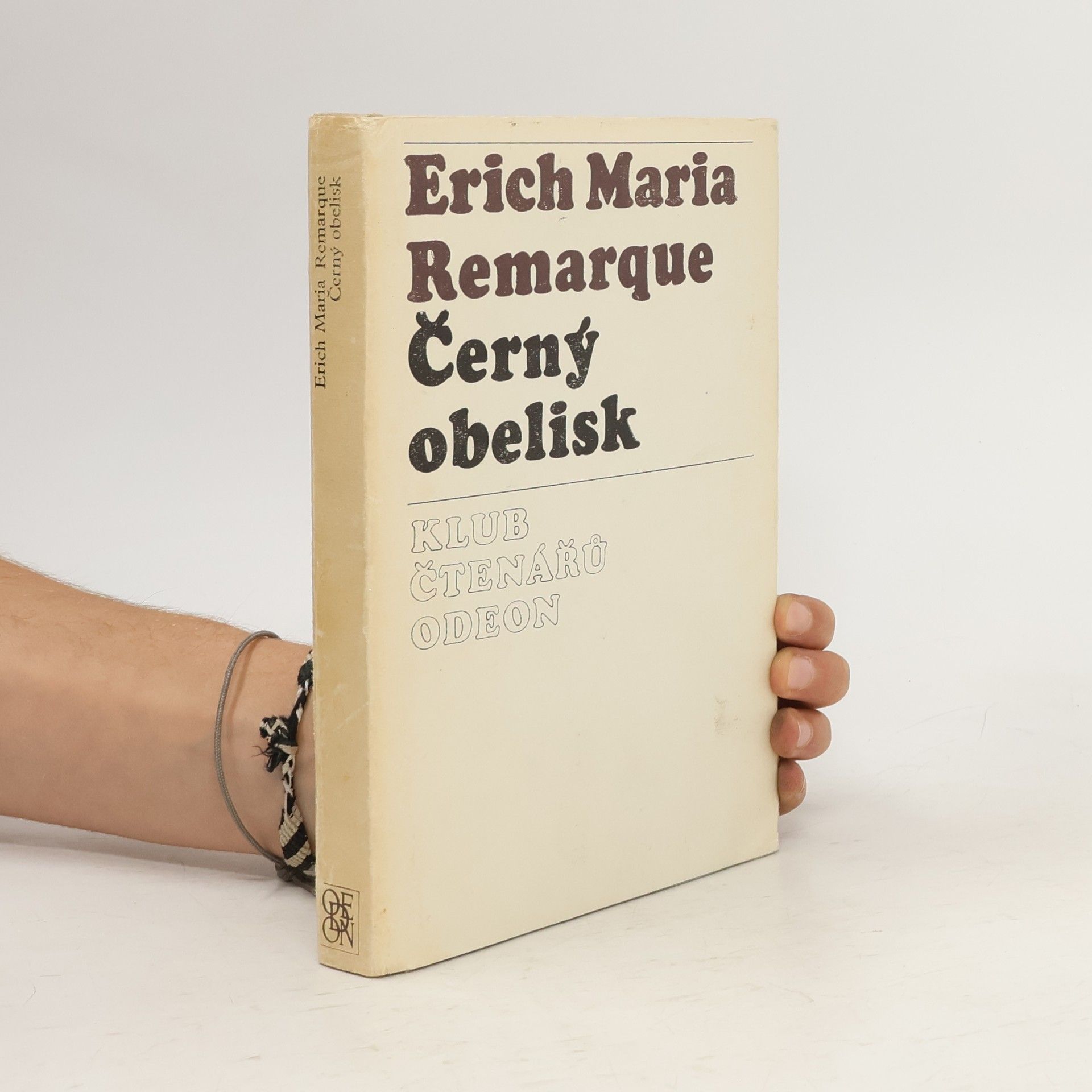 Erich Maria Remarque Černý obelisk