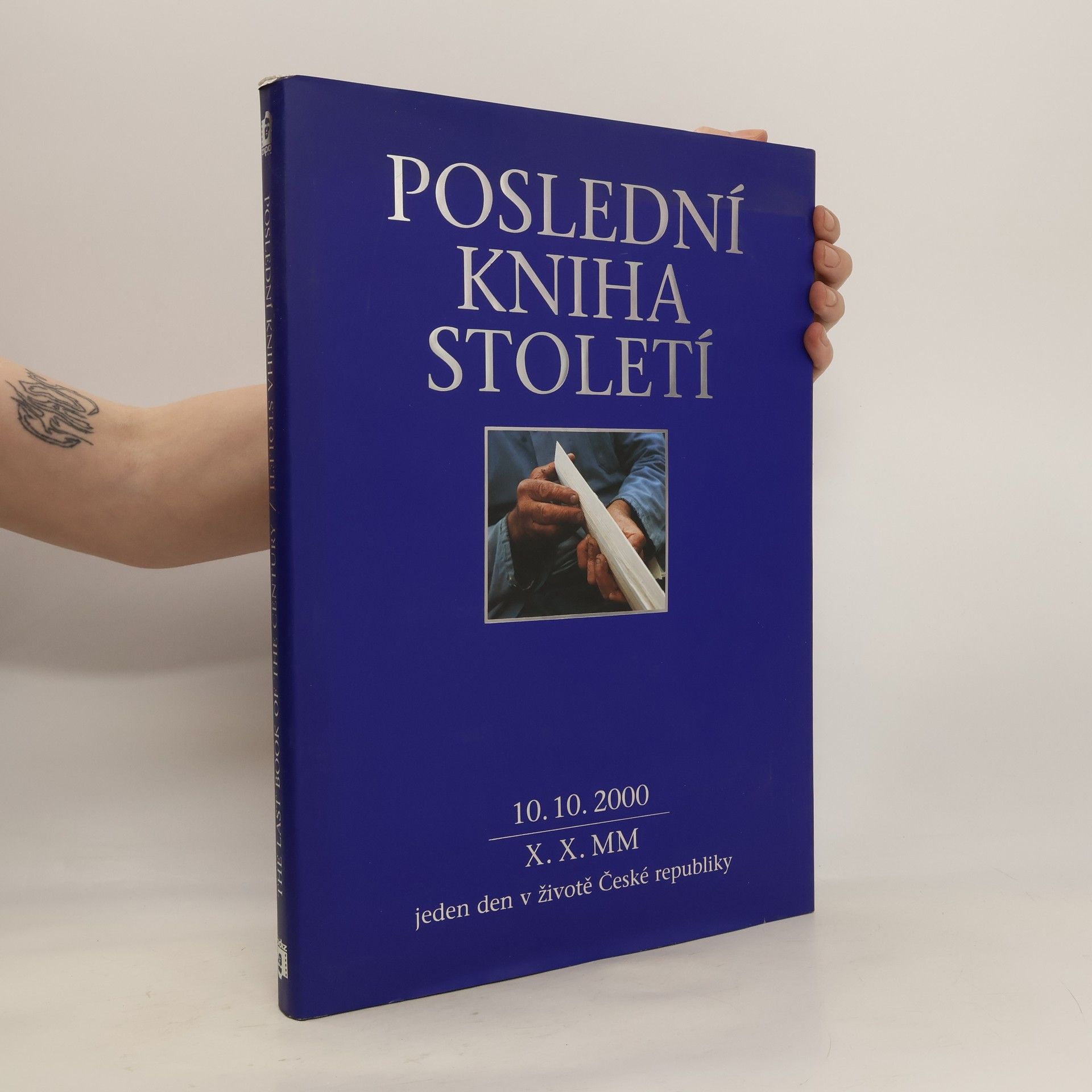 Adolf Zika Poslední kniha století. Jeden den v životě České republiky 10. 10. 2000. The Last Book of the Century.