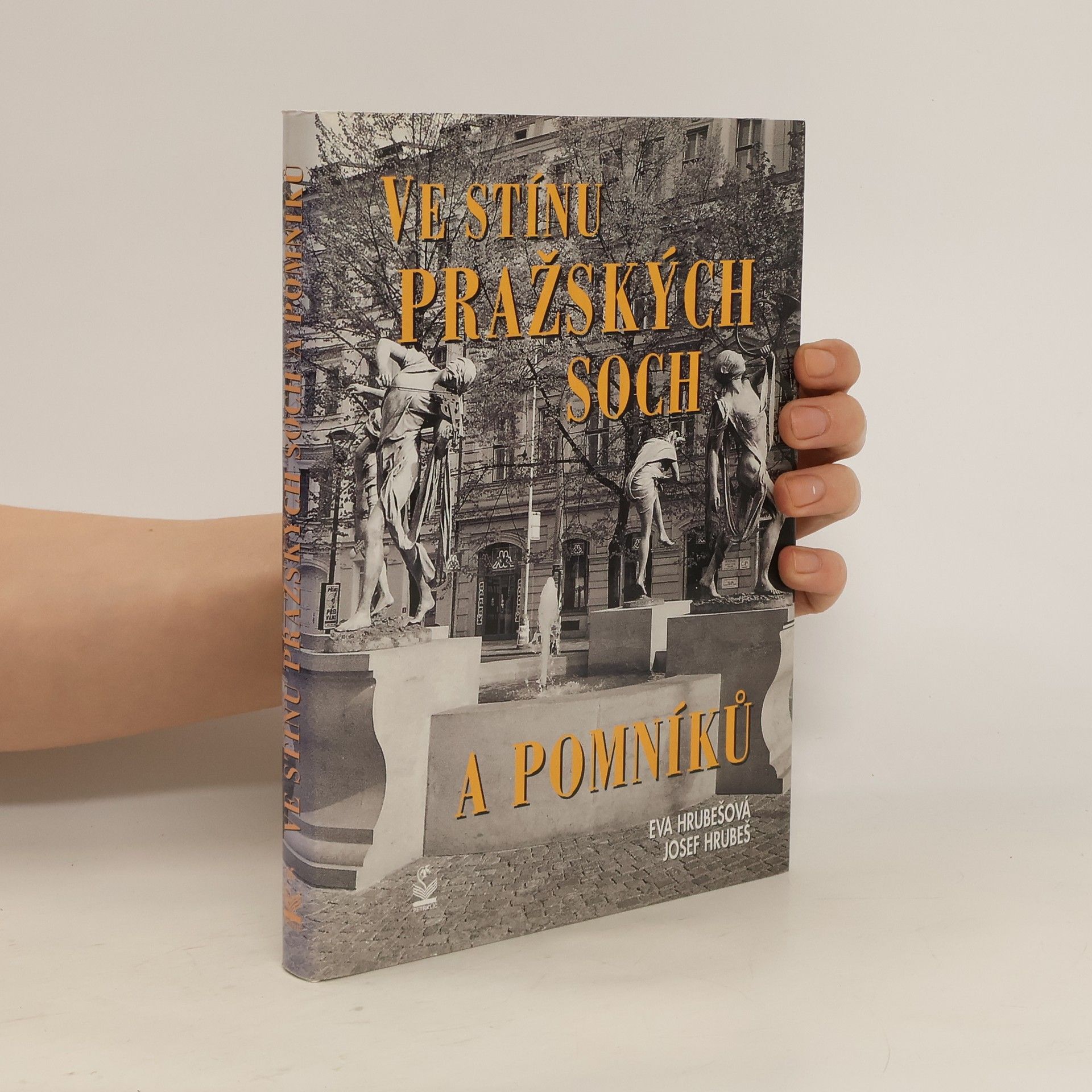 Eva Hrubešová Ve stínu pražských soch a pomníků