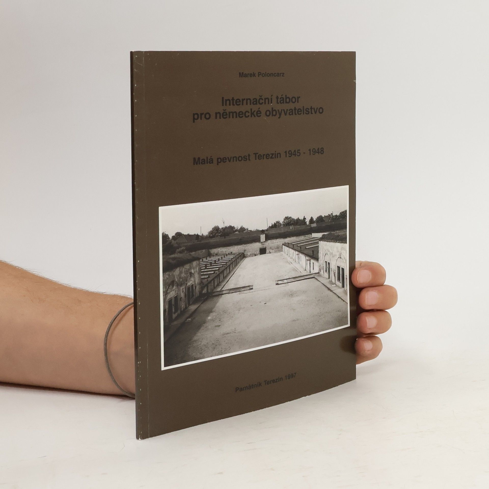 Marek Połoncarz Internační tábor pro německé obyvatelstvo: Malá pevnost Terezín 1945-1948