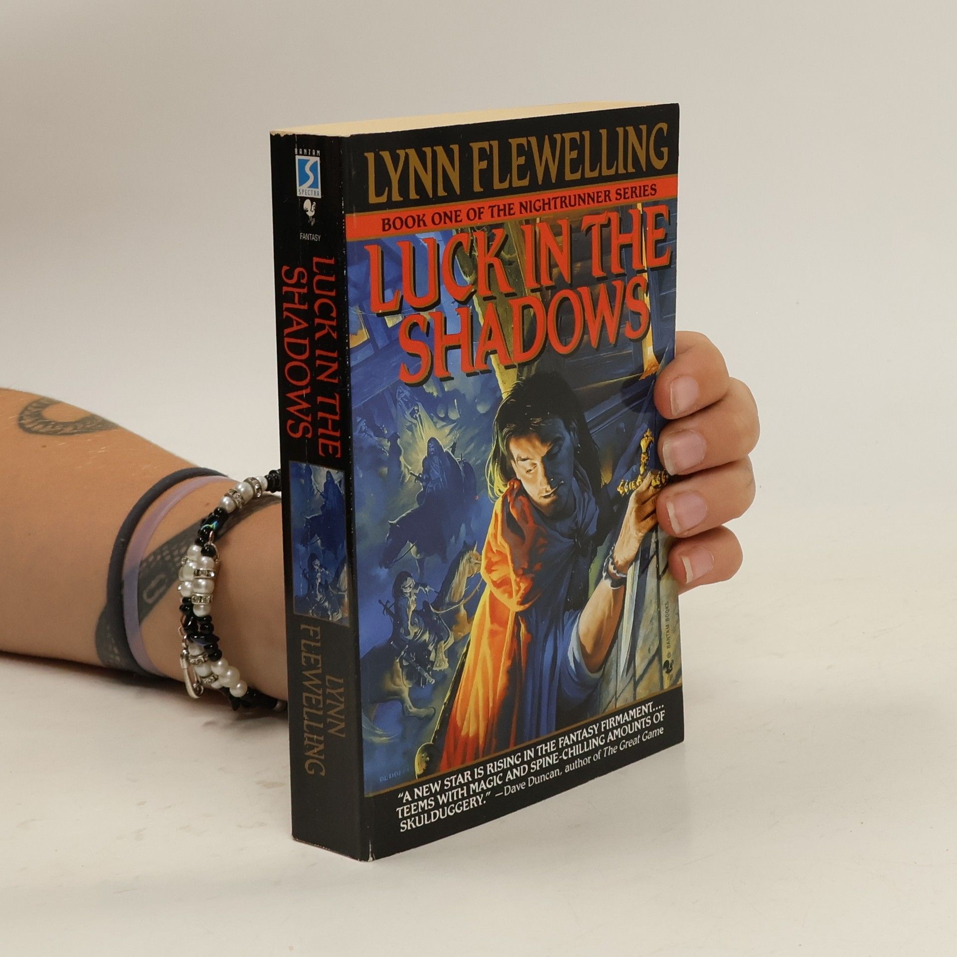 Lynn Flewelling Luck in the Shadows