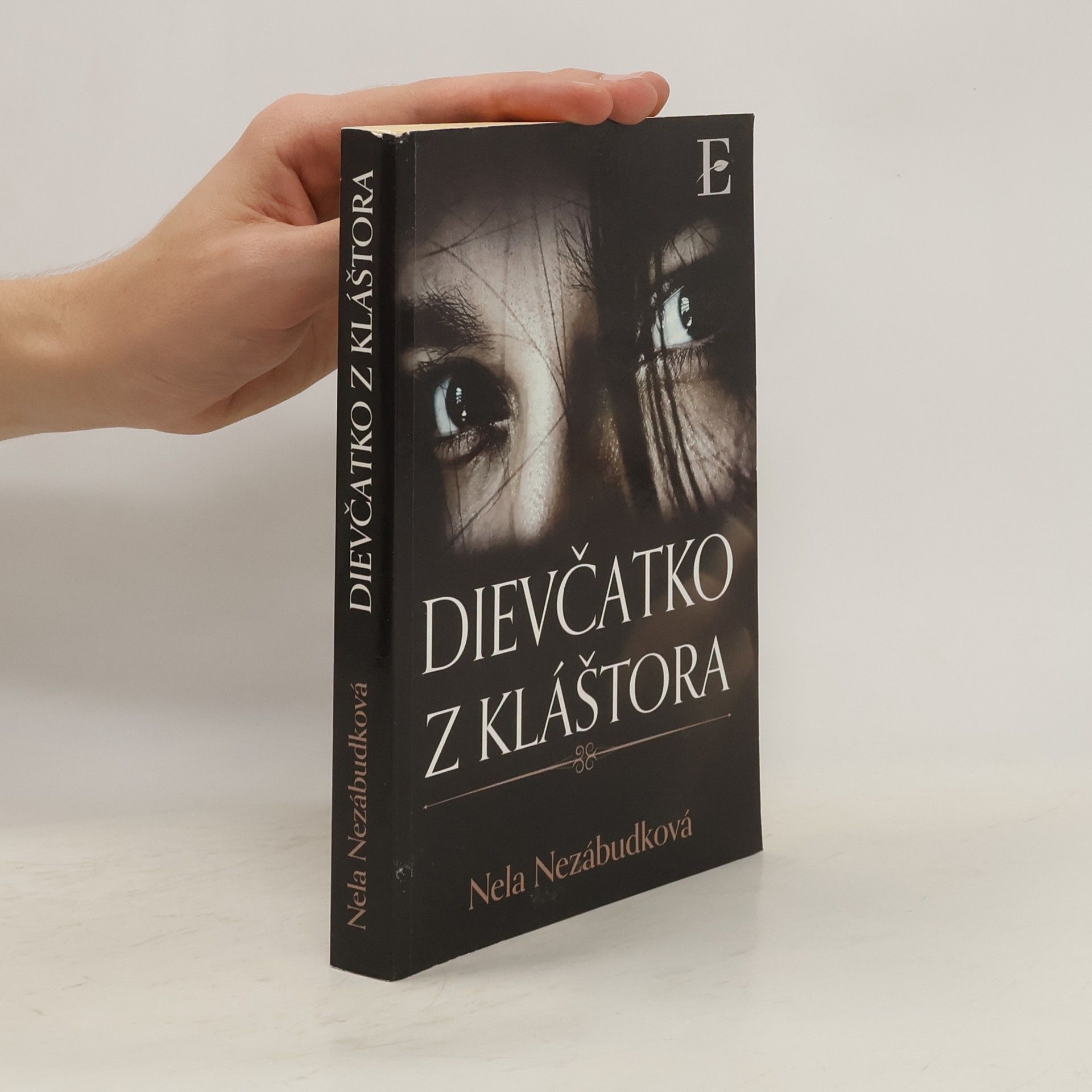 Nela Nezábudková Dievčatko z kláštora