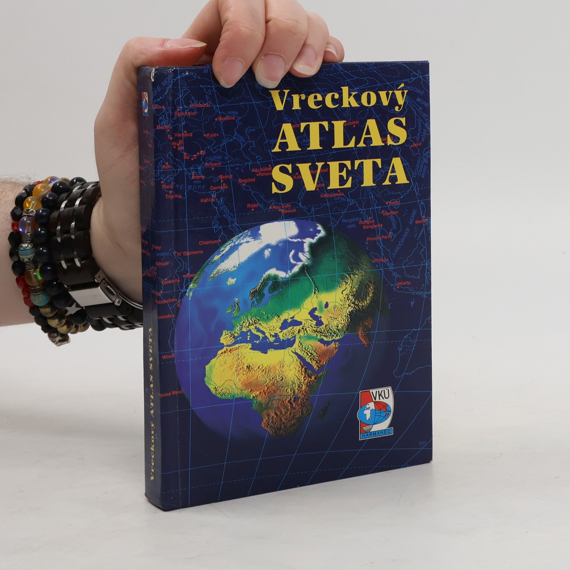 Slovensko) Vojenský kartografický ústav (Harmanec Vreckový atlas sveta