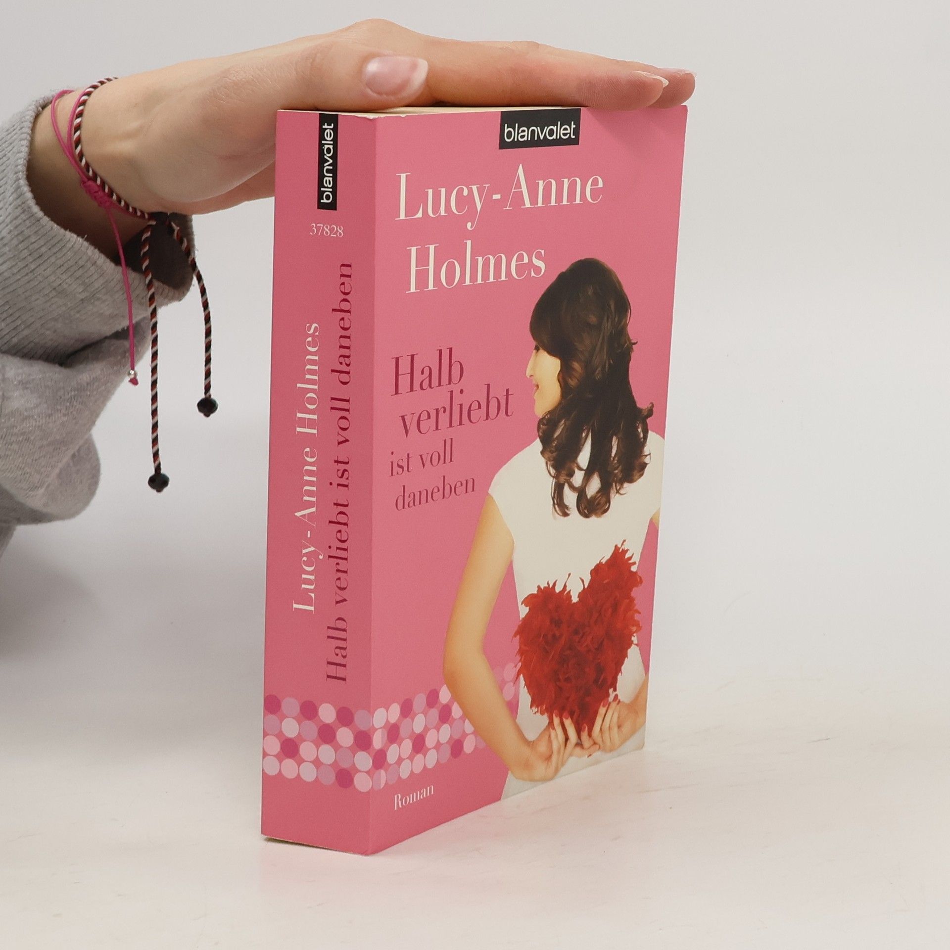 Lucy-Anne Holmes Halb verliebt ist voll daneben