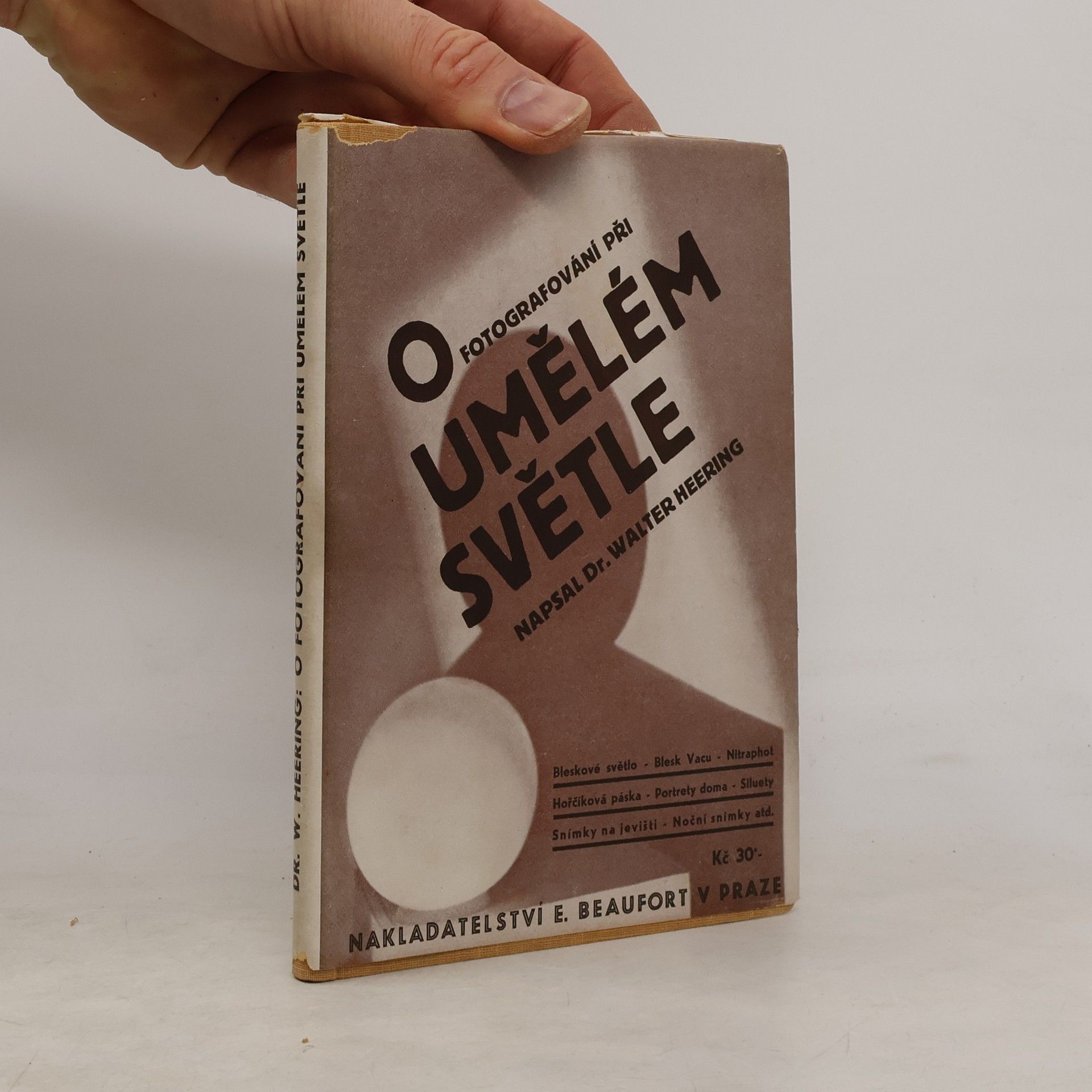 Walter Heering o fotografování při umělém světle