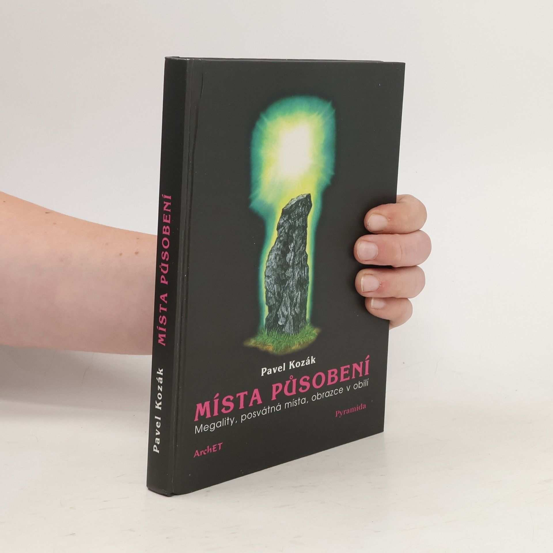 Pavel Kozák Místa působení : [megality, posvátná místa, obrazce v obilí]
