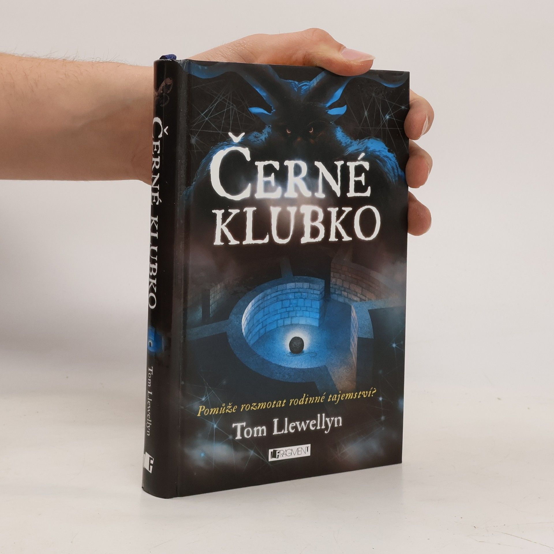 Tom Llewellyn Černé klubko