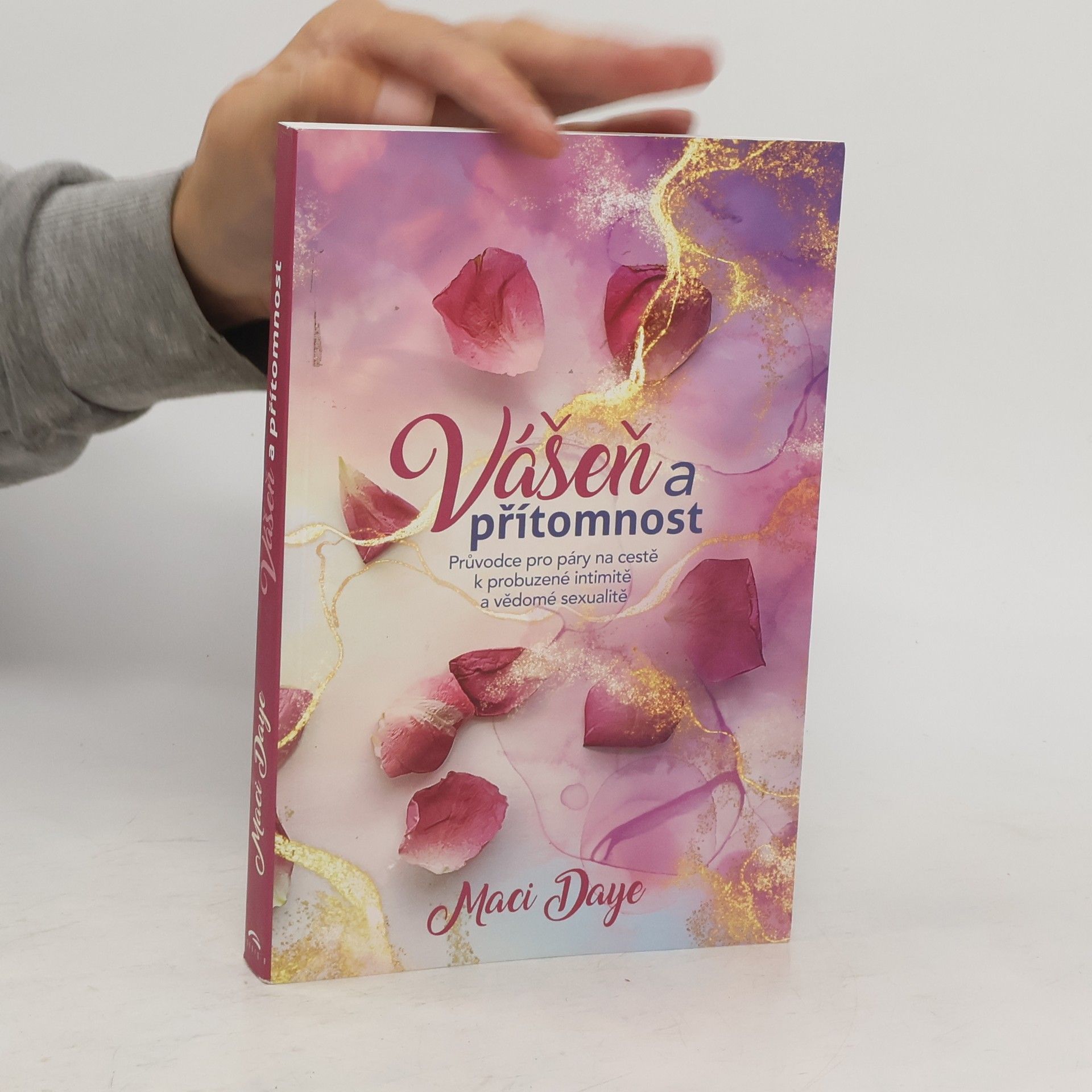 Maci Daye Vášeň a přítomnost. Průvodce pro páry na cestě k probuzené intimitě a vědomé sexualitě