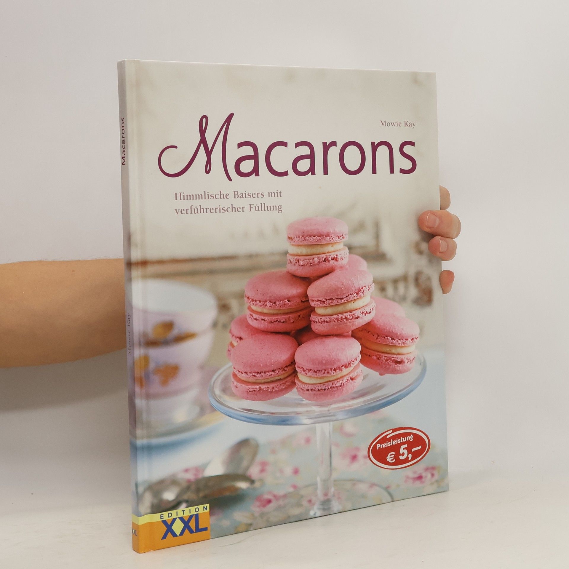 Mowie Kay Macarons